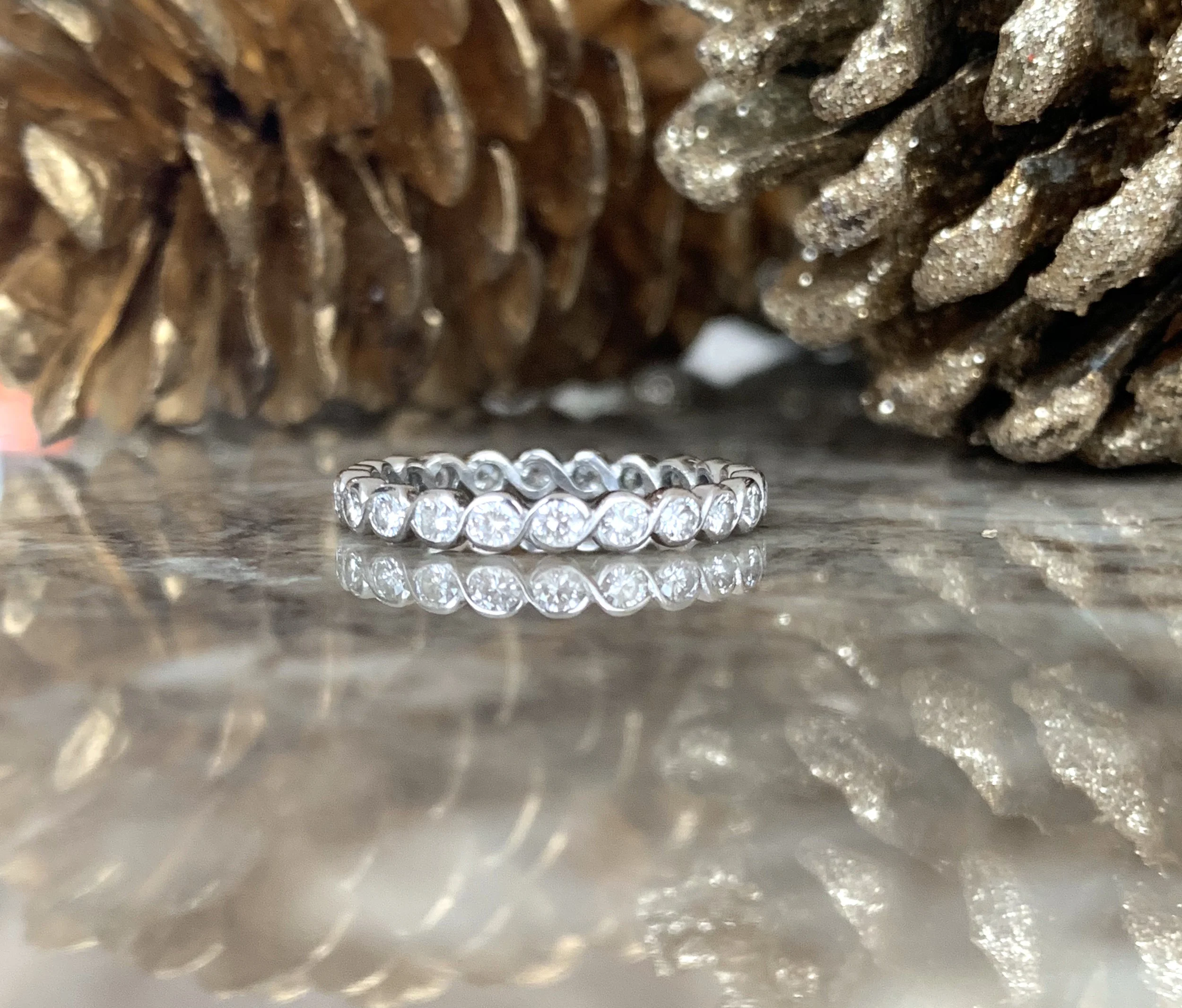 ADR1484-alliance-or-blanc-diamants-tour-complet-doccasion-taille-54-bijoux-anciens-Paris-bague-mariage-6.jpg