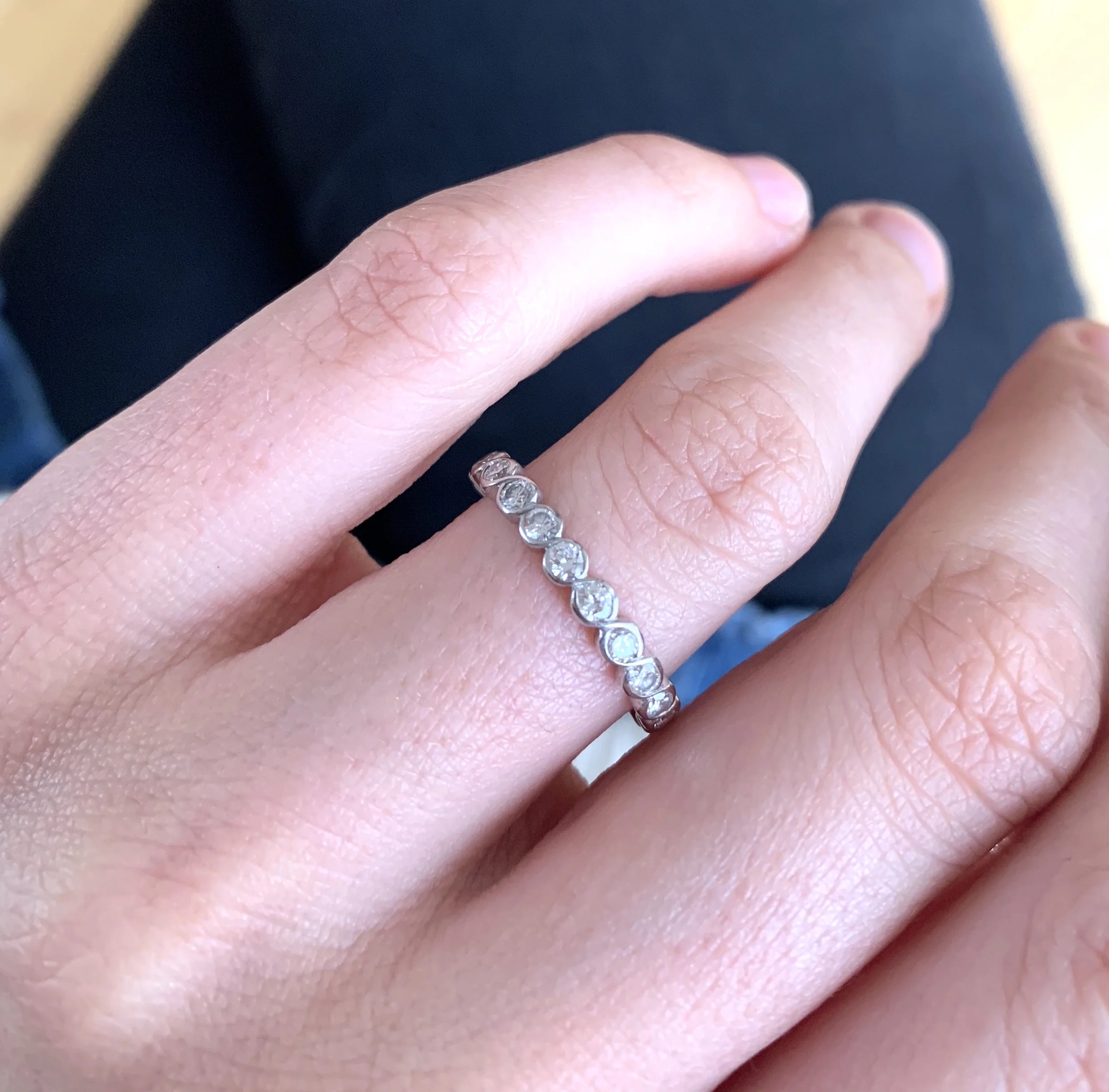 ADR1484-alliance-or-blanc-diamants-tour-complet-doccasion-taille-54-bijoux-anciens-Paris-bague-mariage-9.jpg