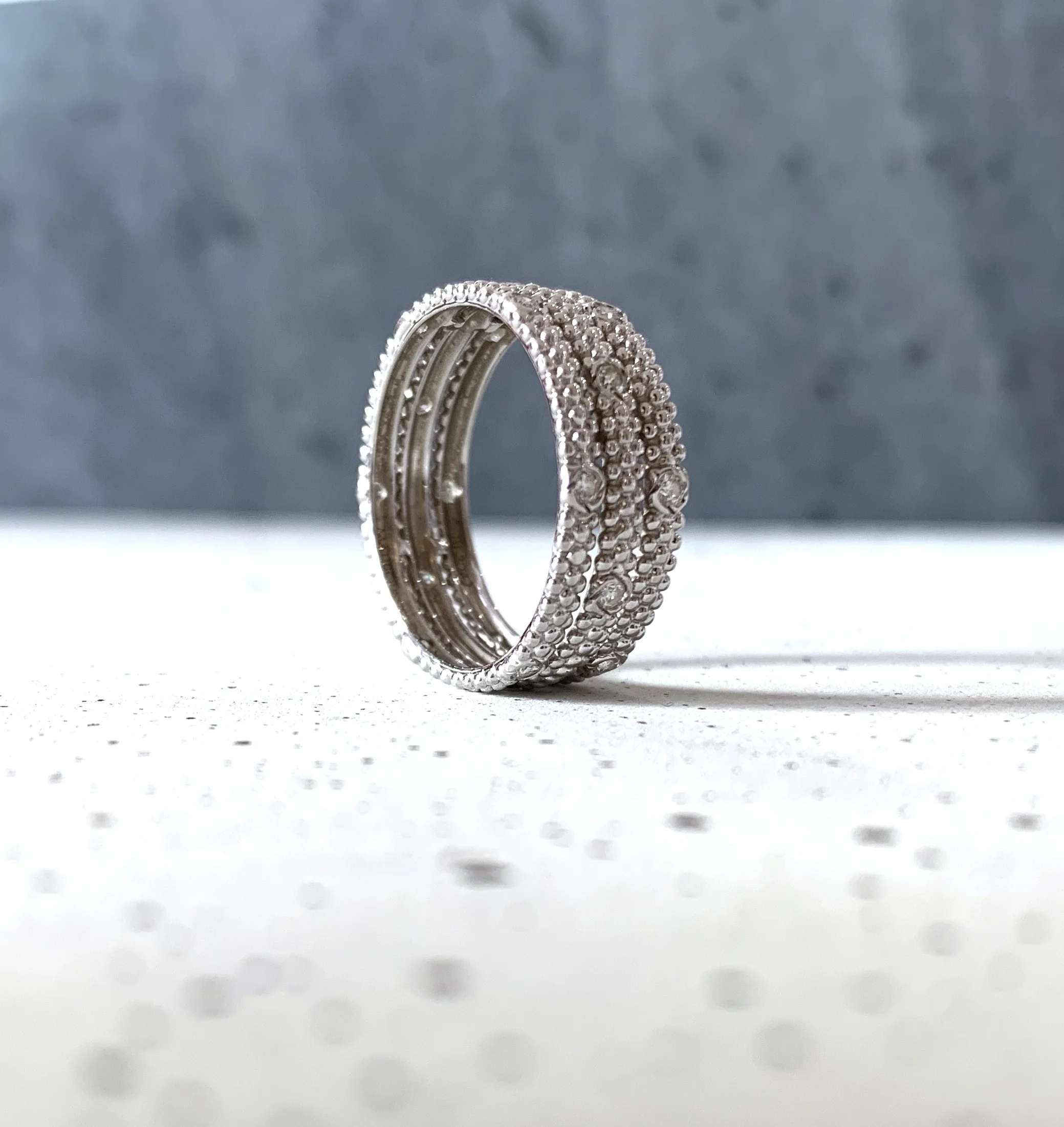 ADR1540-Mauboussin-or-blanc-bague-diamants-un-Nour-se-lève-alliance-54-5.jpg