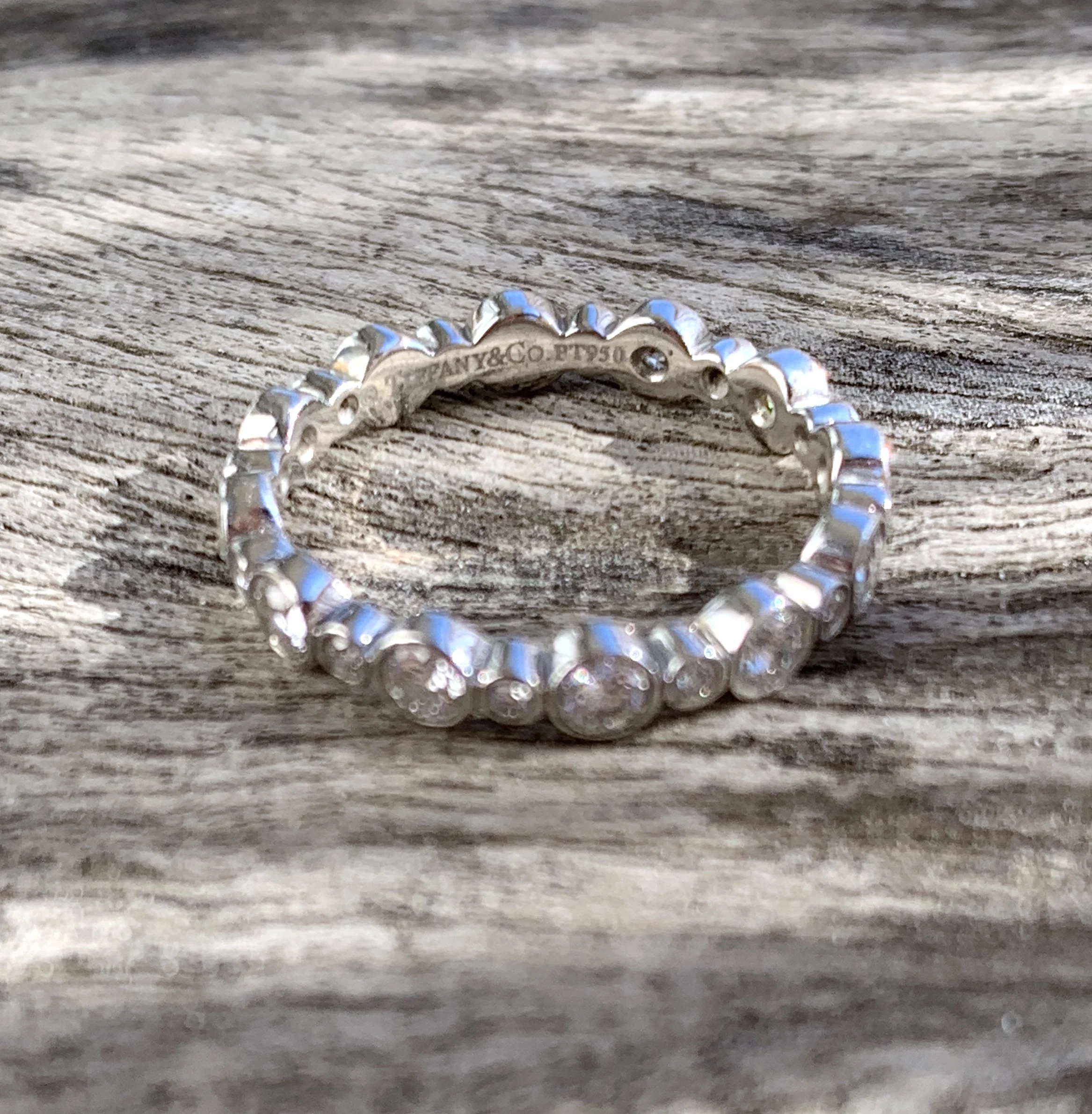LPB2140A-alliance-Tiffany-and-co-platine-et-diamants-serti-clod-rond-mariage-tco-d’occasion-signe-3.jpg