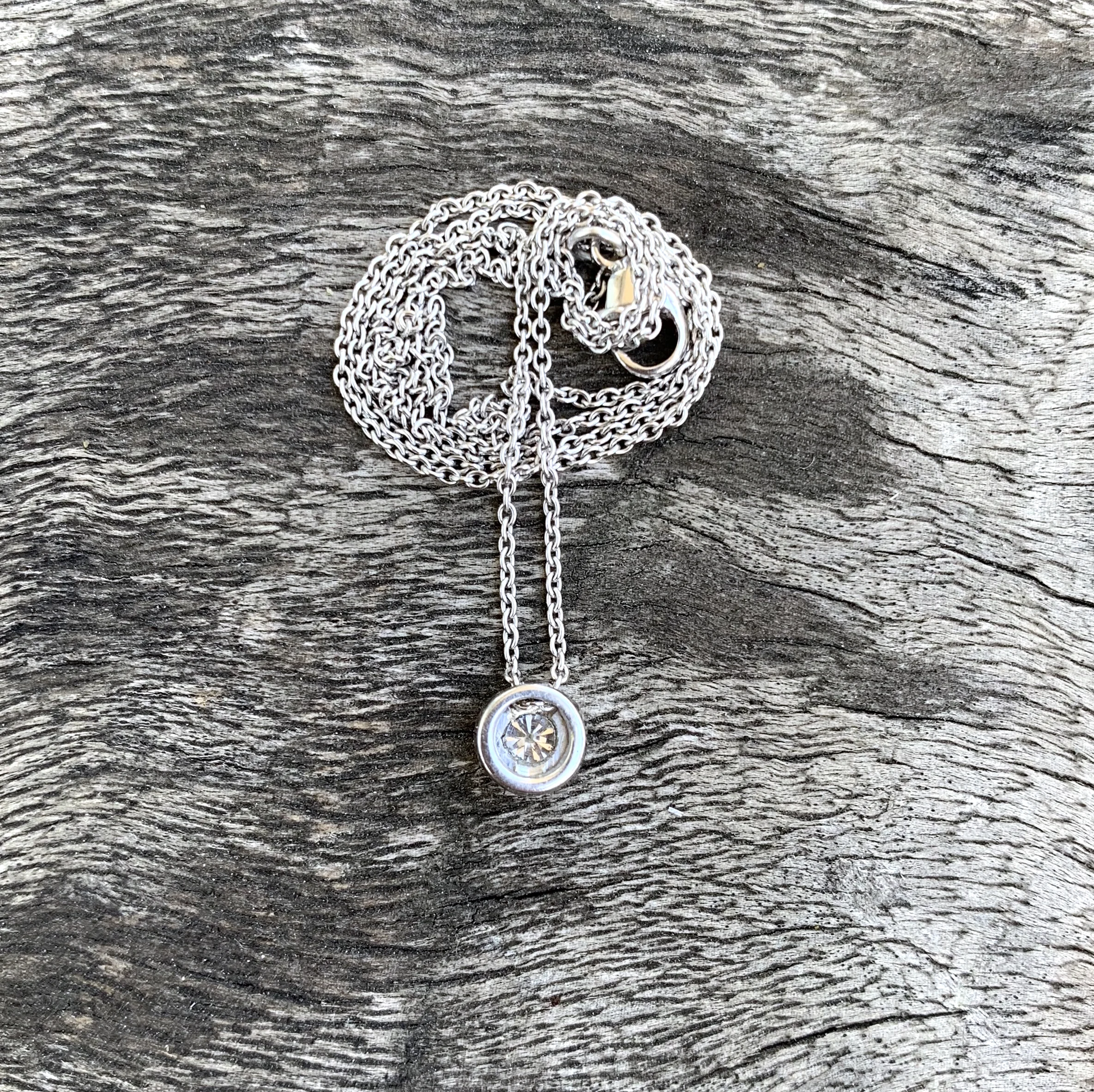 LF170-Collier-solitaire-or-blanc-diamant-vintage-necklace-06.jpg