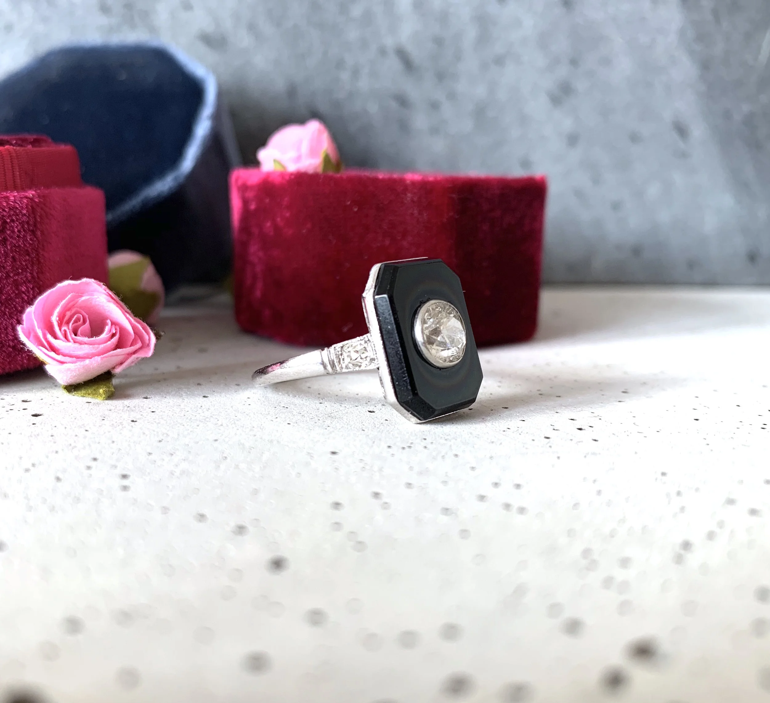 ADR1487-bague-de-fiançailles-platine-diamant-taille-ancienne-estate-ring-onyx-diamonds-Bijoux-Anciens-paris-5.jpg