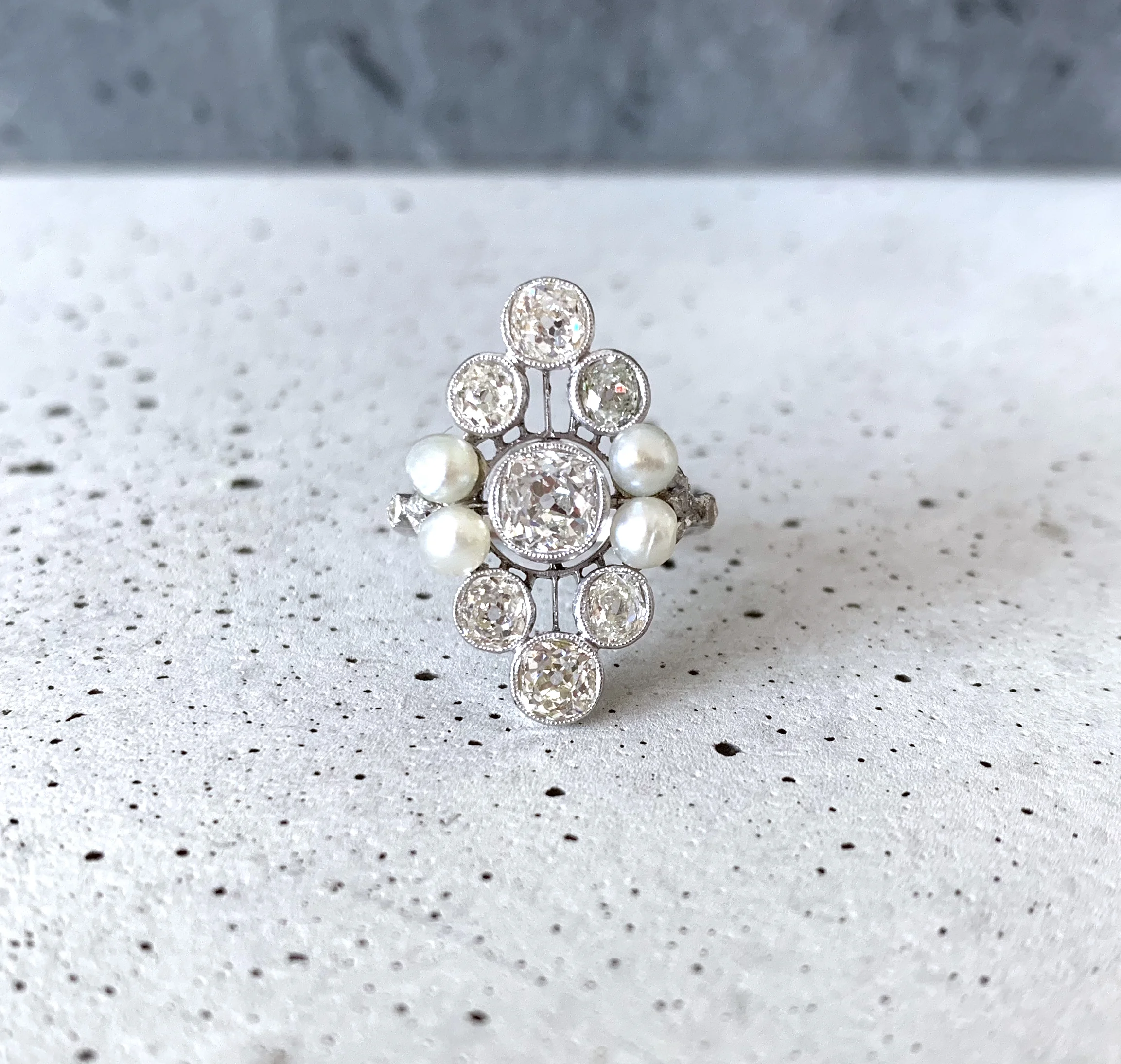 ADR1535-bague-Art-Deco-Marquise-platine-diamants-fiançailles-taille-ancienne-perles-supposées-fines-01.jpg