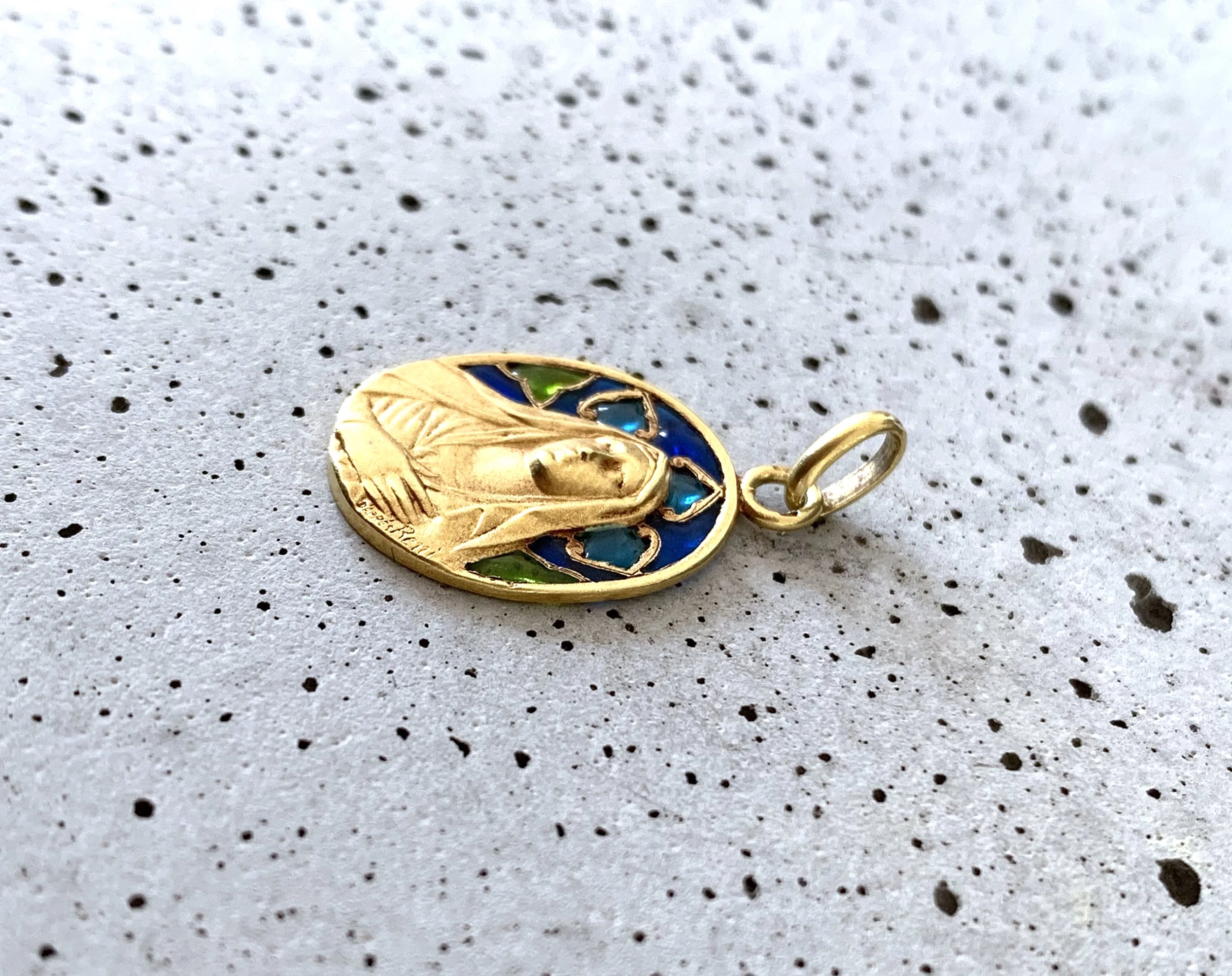ADR1615-médaille-religieuses-vierge-Marie-or-jaune-email-émaillée-bleu-very-pendentif-francais-3.jpg