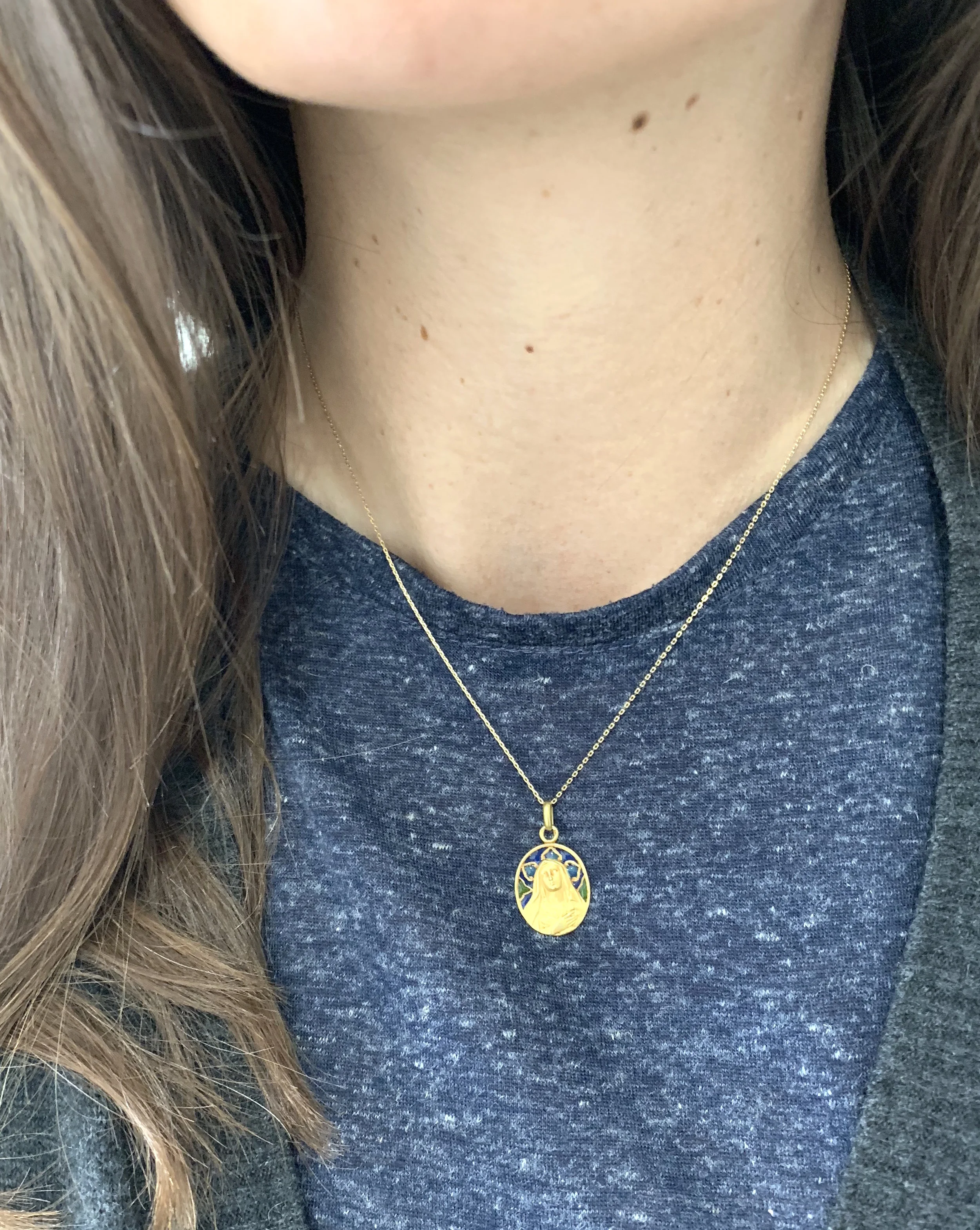 ADR1615-médaille-religieuses-vierge-Marie-or-jaune-email-émaillée-bleu-very-pendentif-francais-8.jpg