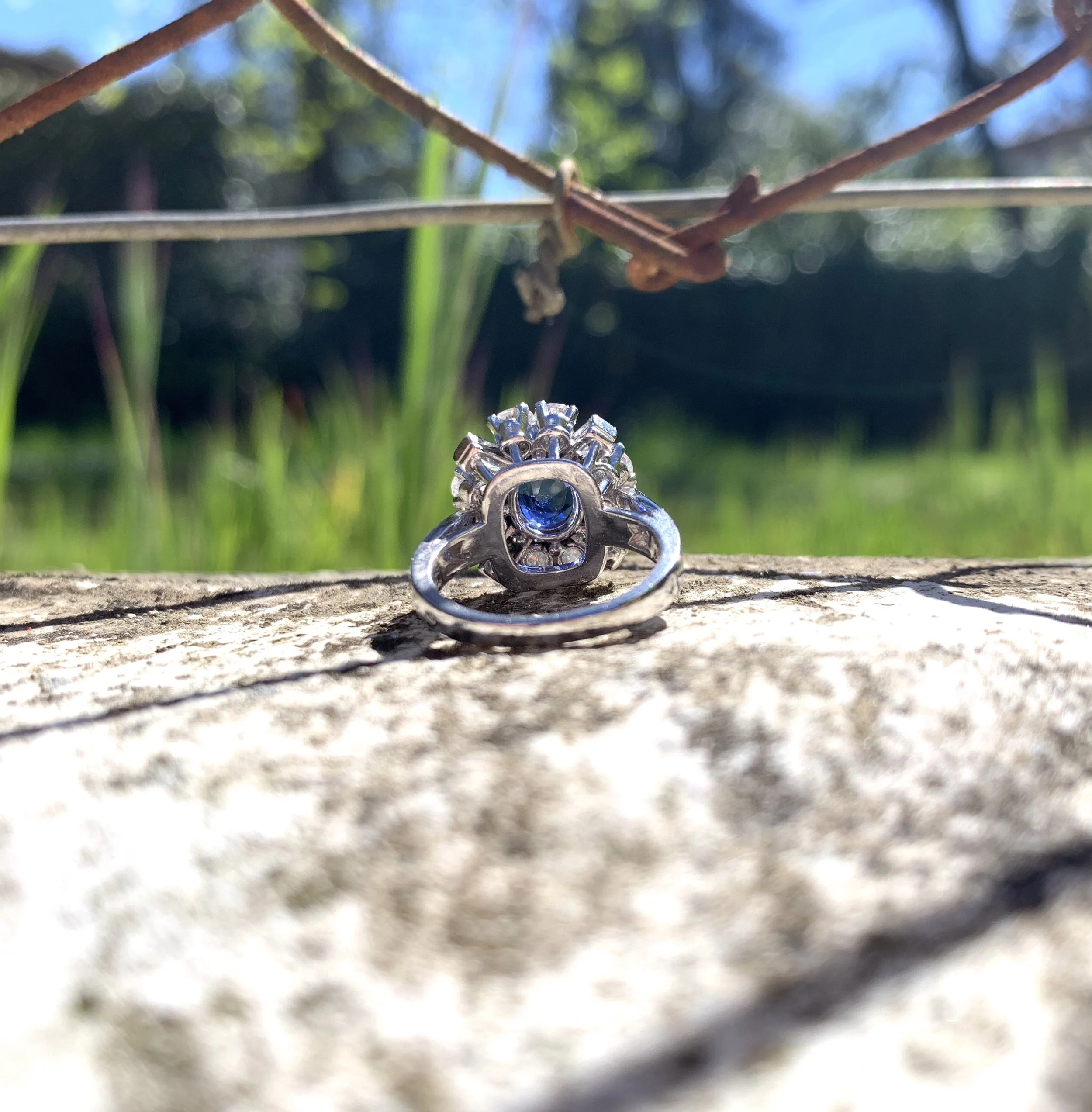 ADR1557-bague-vubtage-platine-saphir-ceylan-naturel-non-chauffe-non-heated-sapphire-ring-diamants-baguette-diamonds-05.jpg
