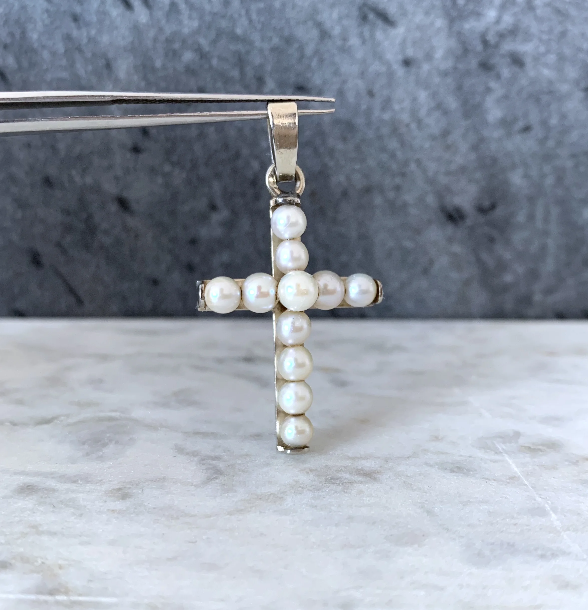 ADR1616-croix-en-or-blanc-perles-de-culture-pendentif-religieux -06.jpg