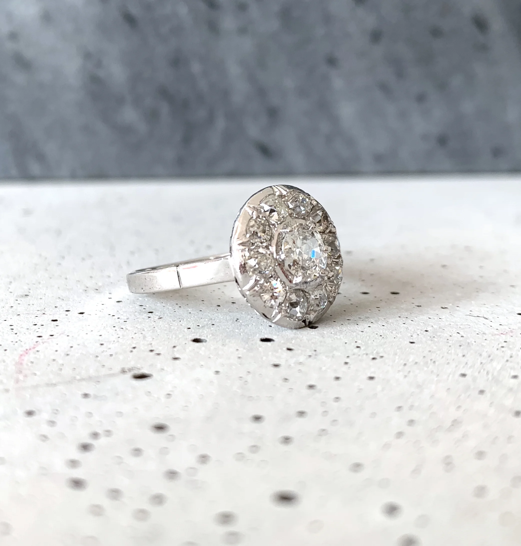 ADR1267-bague-Art-Deco-platine-or-blanc-diamant-entourage-diamants-ring-engagement-fiançailles-engaged -05.jpg