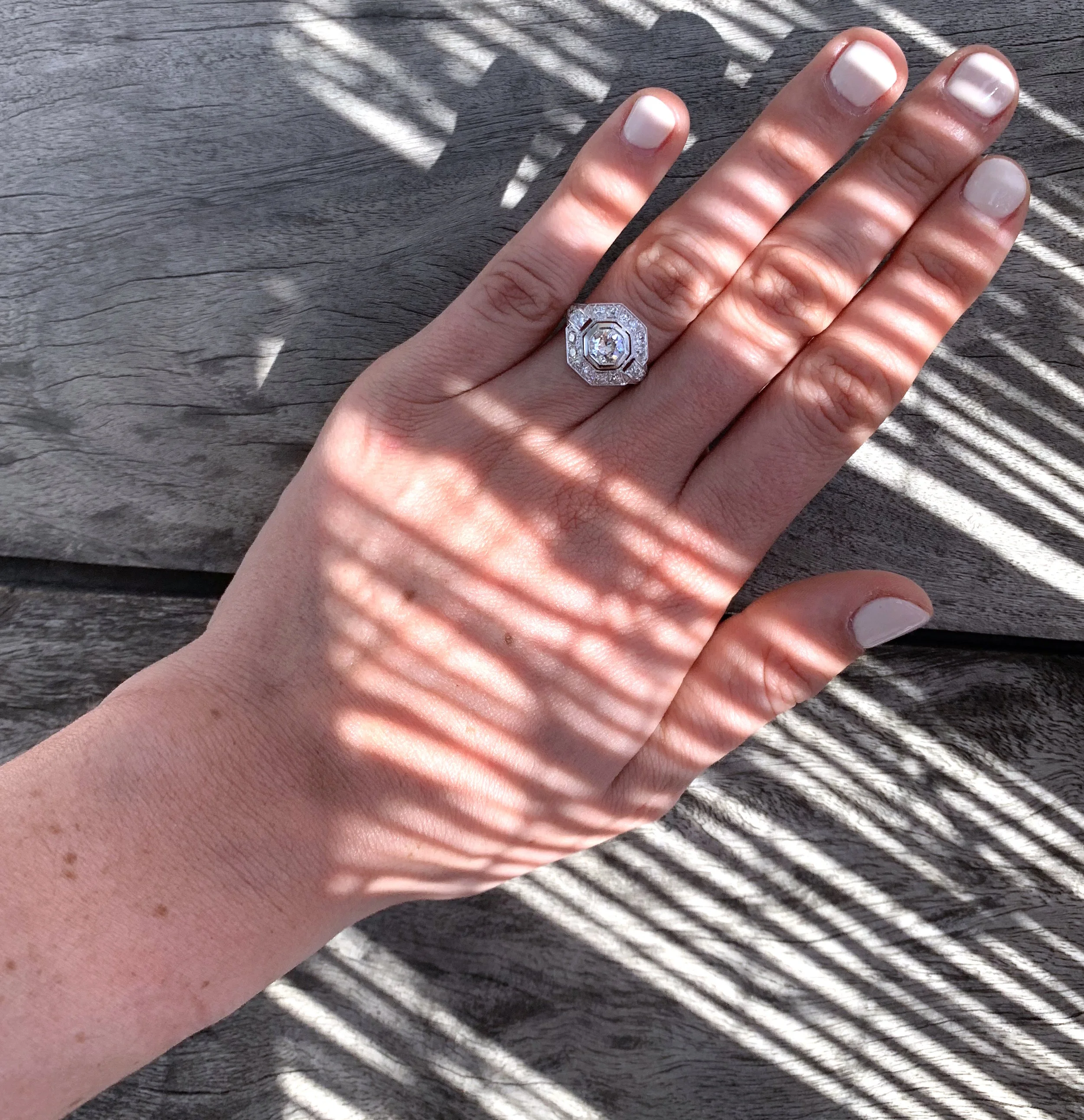 ADR1597-bague-ancienne-art-deco-française-platine-diamants-fiancailles-octogonale-unique-rare-bijoux-anciens-paris-10.jpg