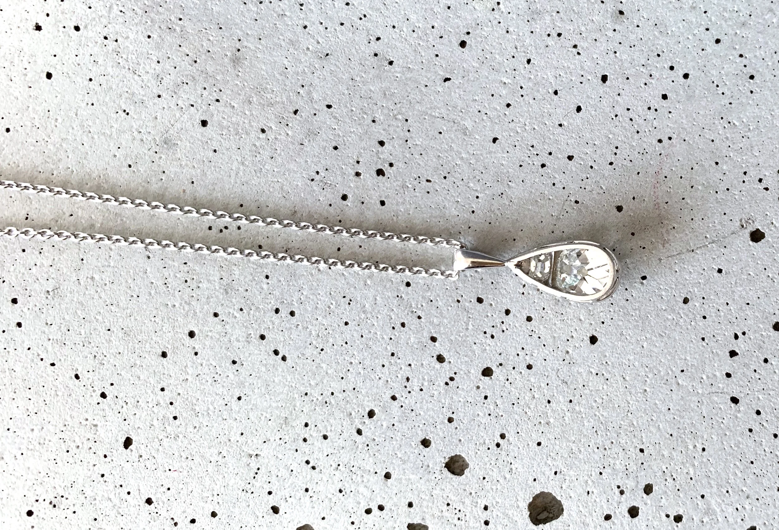 ADR1485-Collier-or-blanc-goutte-Art-deco-ancien-diamants-taille-ancienne-pendentif-1.jpg