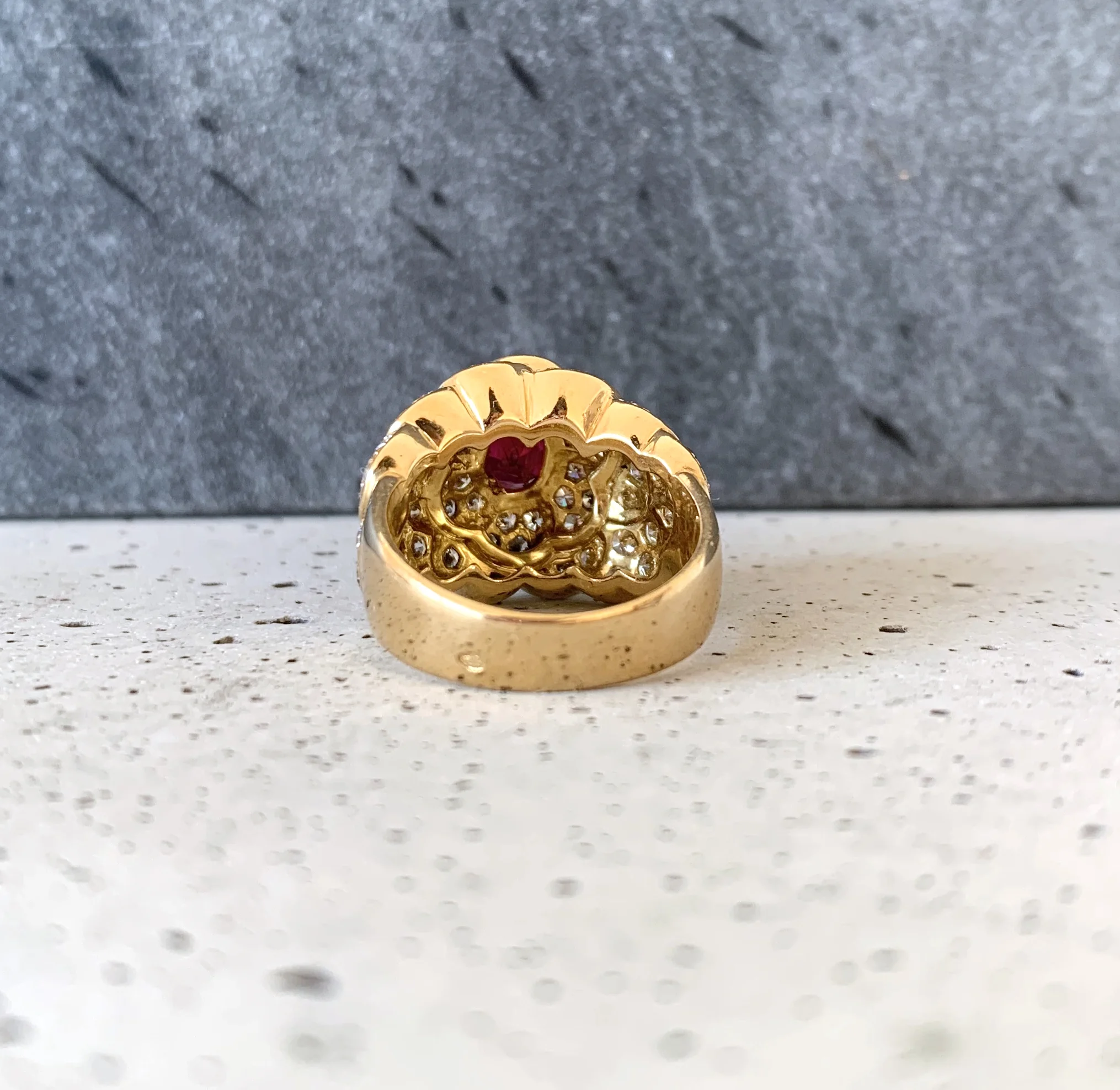 LF274-bagye-or-jaune-rubis-ovale-thailande-diamants-pavage-fiançailles-enfant-09.jpg