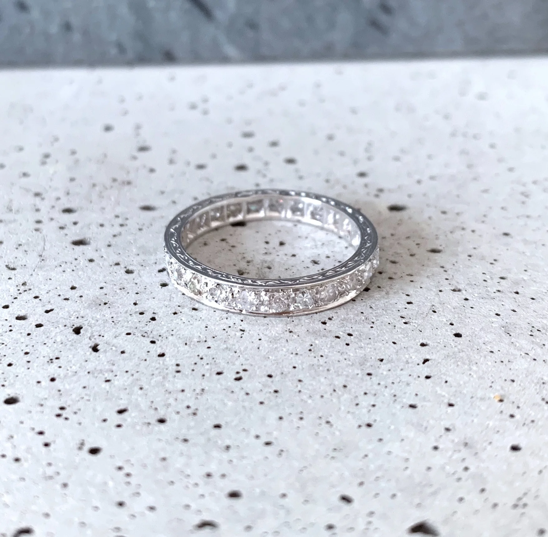 ADR1641B-alliance-ancienne-platine-cisel%C3%A9e-diamants-tour-complet-Art-deco-mariage-bague-4.jpg