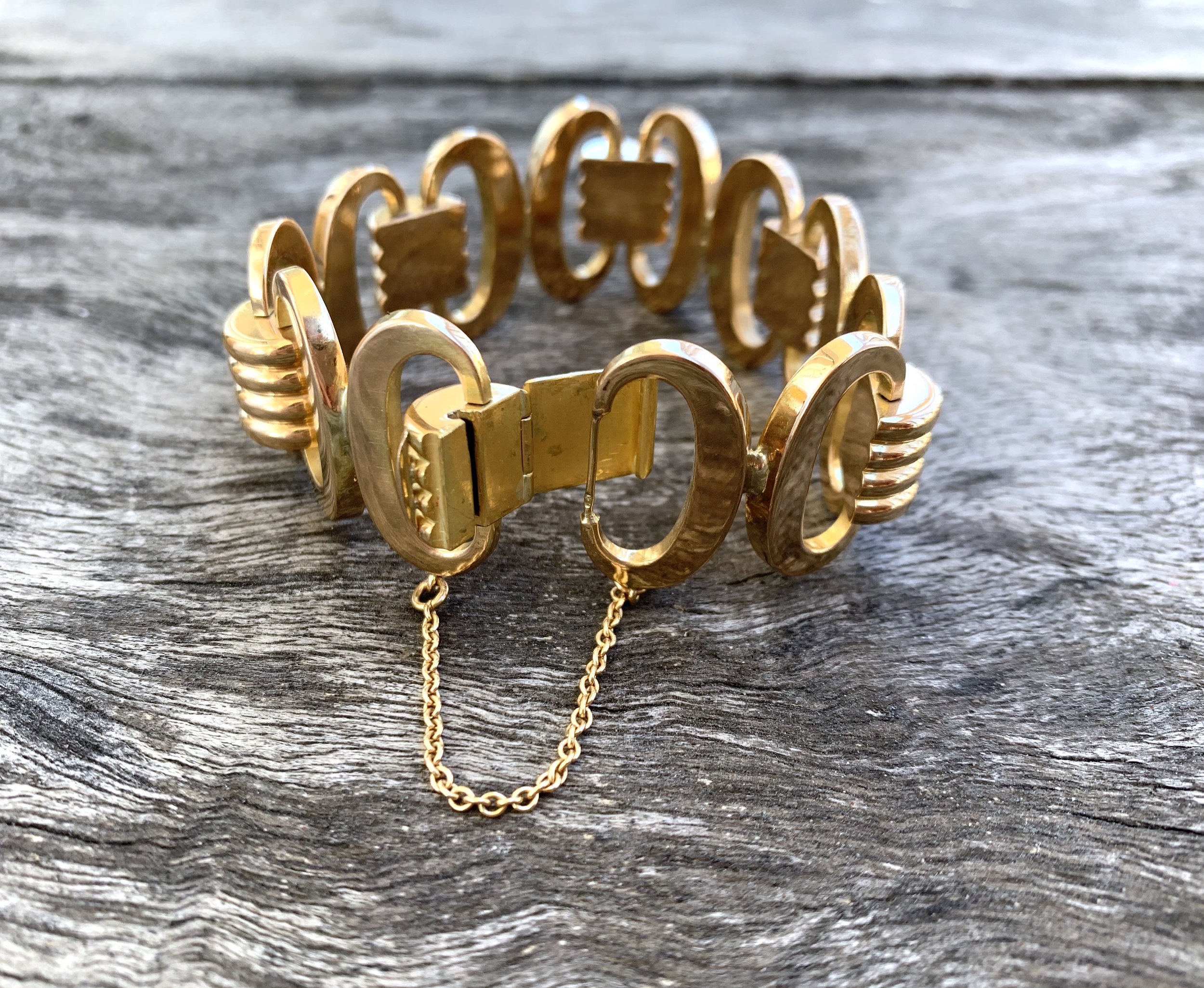 Bracelet vintage en or jaune — Bijoux Anciens Paris : E-shop de Bijoux  Anciens & Vintage de luxe