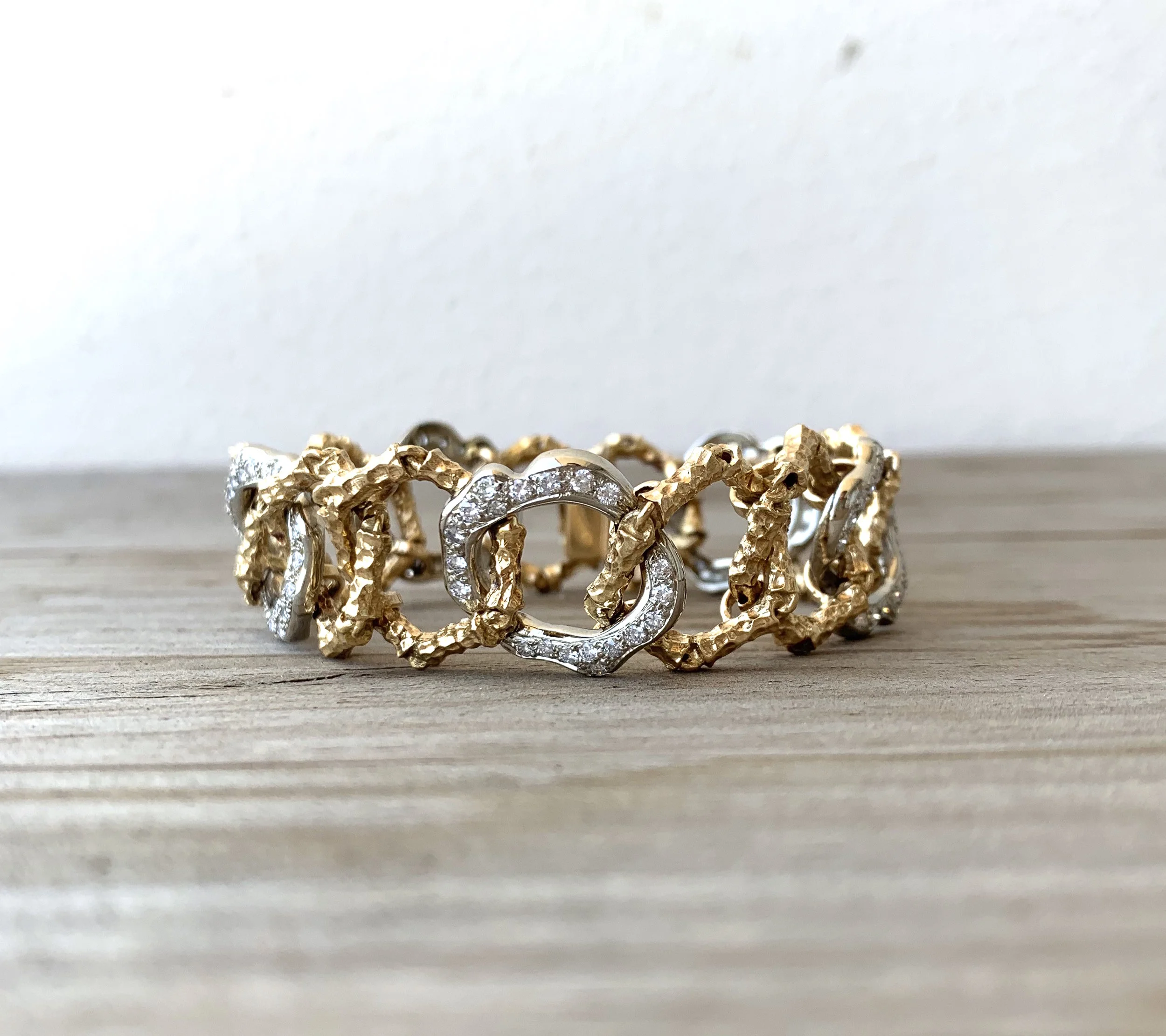 ADR1600-bracelet-ancien-deux-Ors-diamants-texture-estate-vintage-jewelry-Paris-French-atelier-poinçon-cristofel-3.jpg