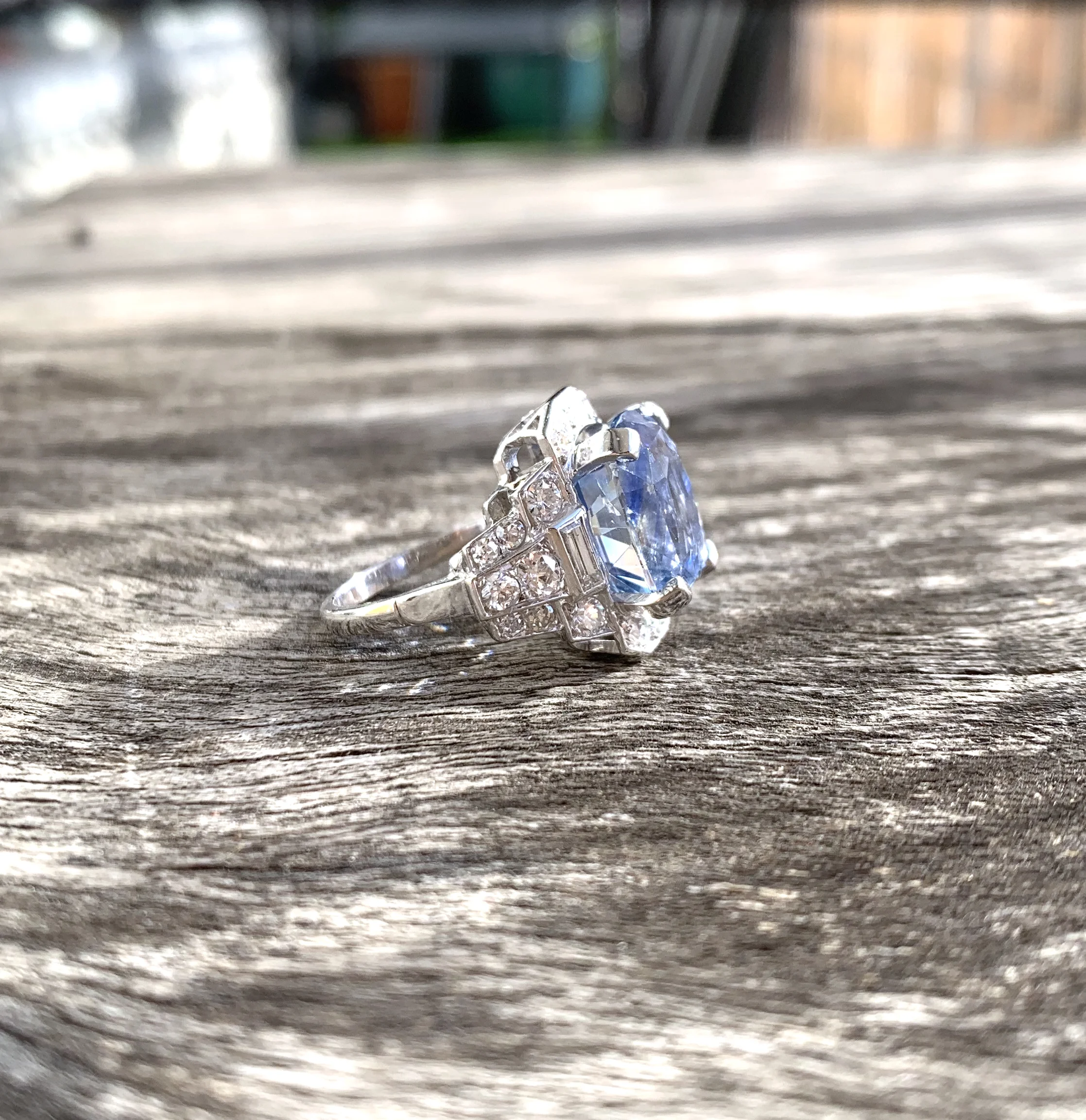 ADR1563-bague-ancienne-art-deco-platine-saphir-ceylan-naturel-diamants-art-deco-baguette-non-heat-sapphire-estate-ring-engagement-08.jpg
