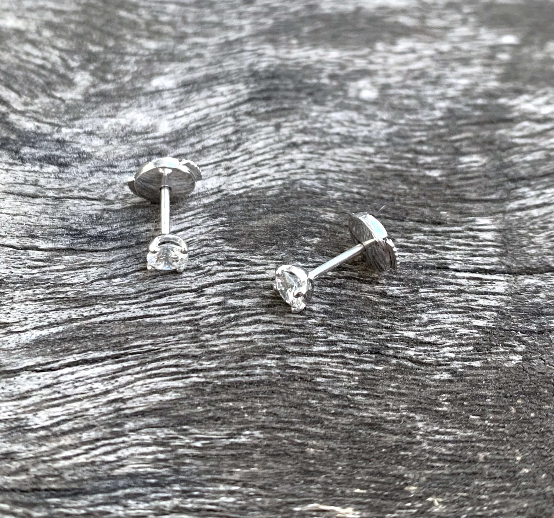 ADR1685-boucles-Doreilles-or-blanc-diamants-puces-certificats-certifies-earstuds-3.jpg