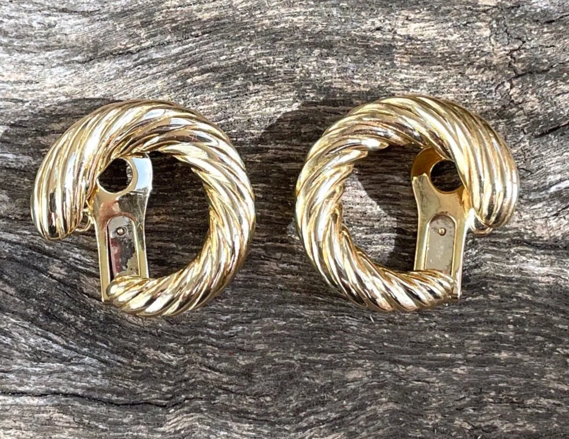 Paire de clips d'oreilles en or jaune torsadé