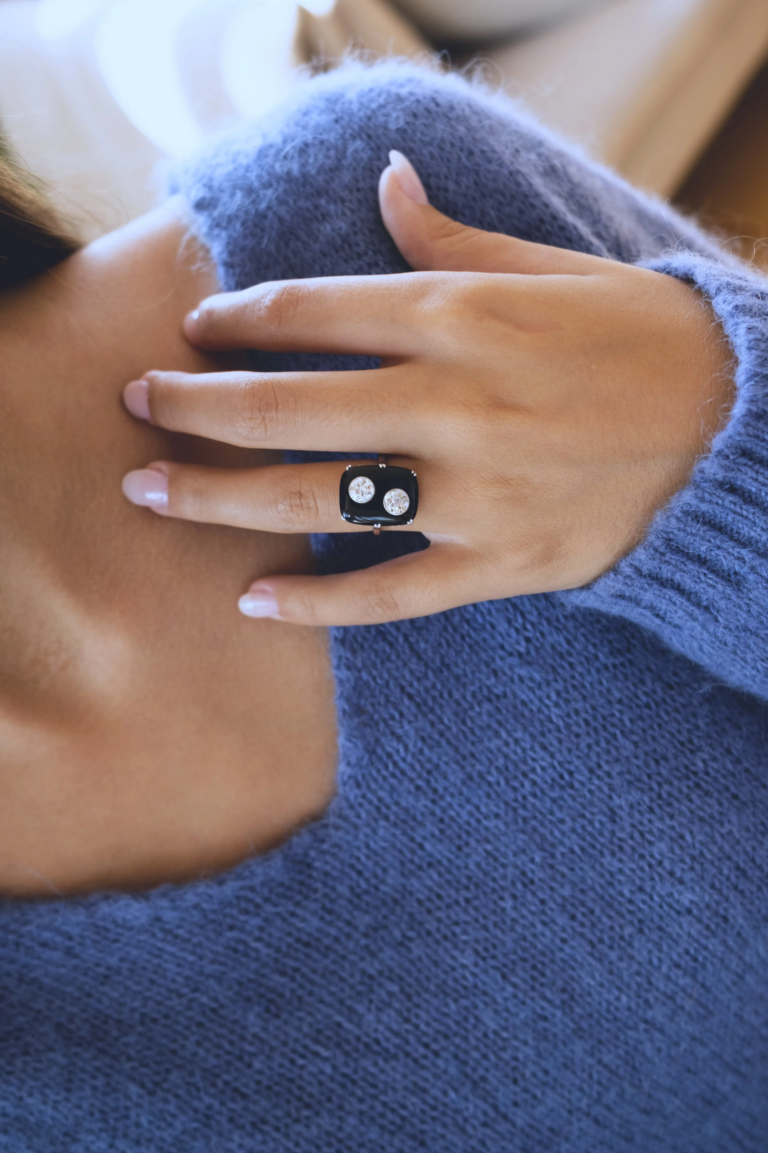 ADR1439-Bague-ancienne-art-deco-onyx-diamants-domino-estate-ring-belle-epoque-diamonds-onyx-toi-et-moi3.jpg