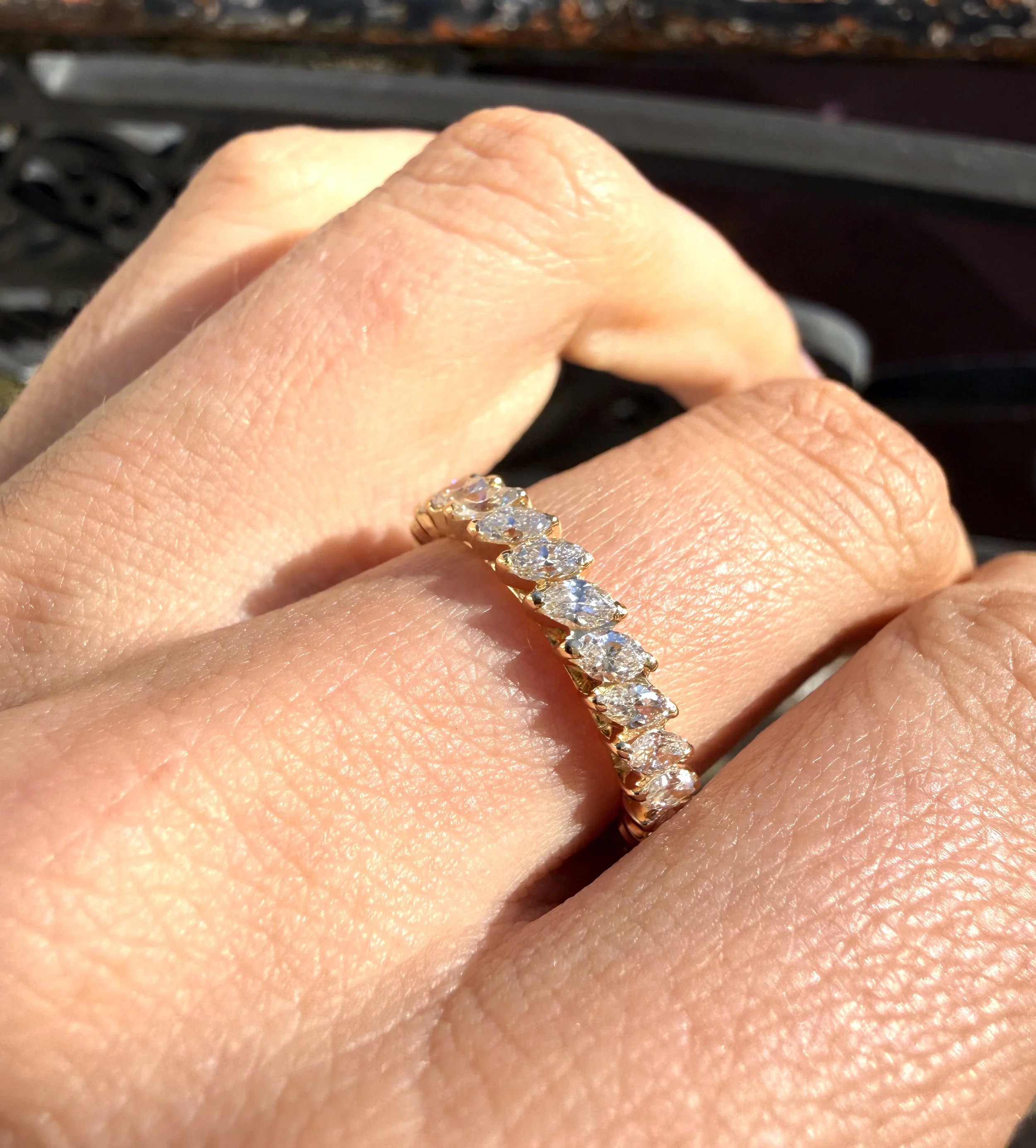 ADR3088-Alliance-or-jaune-navette-diamants-diamond-marquise-gold-alliance-engagement-ring9.jpeg
