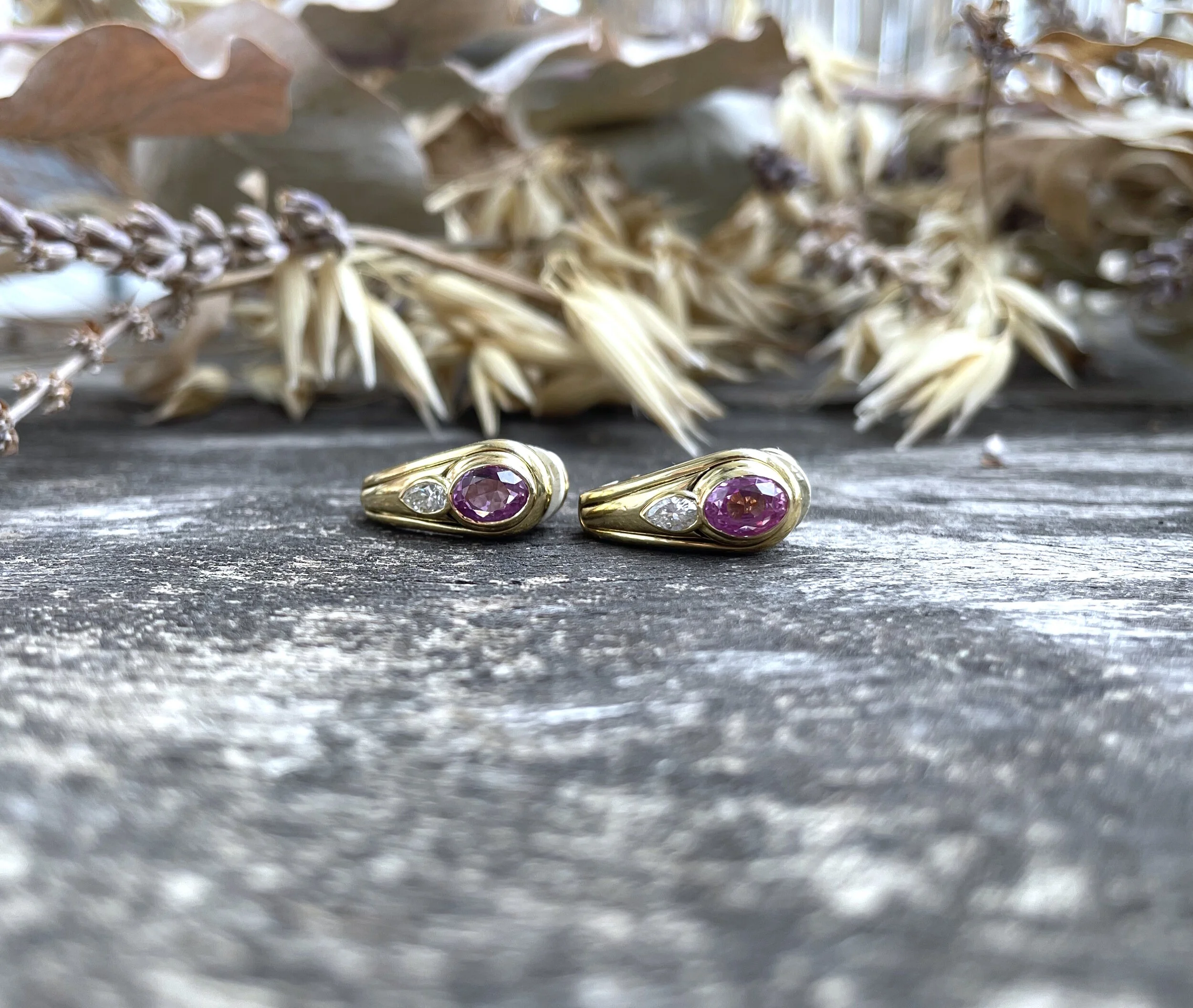 Boucles D'oreilles En Or Jaune 14K Avec Saphir Et Diamant - Style Ancien Pendantes