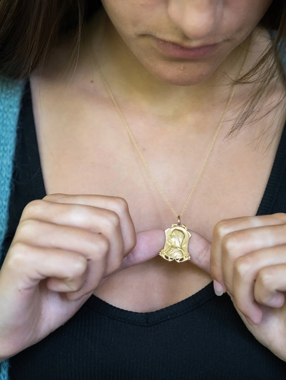 Médaille Art Nouveau En Or Jaune 18 Carats – Femme De Profil – Pendentif Vintage