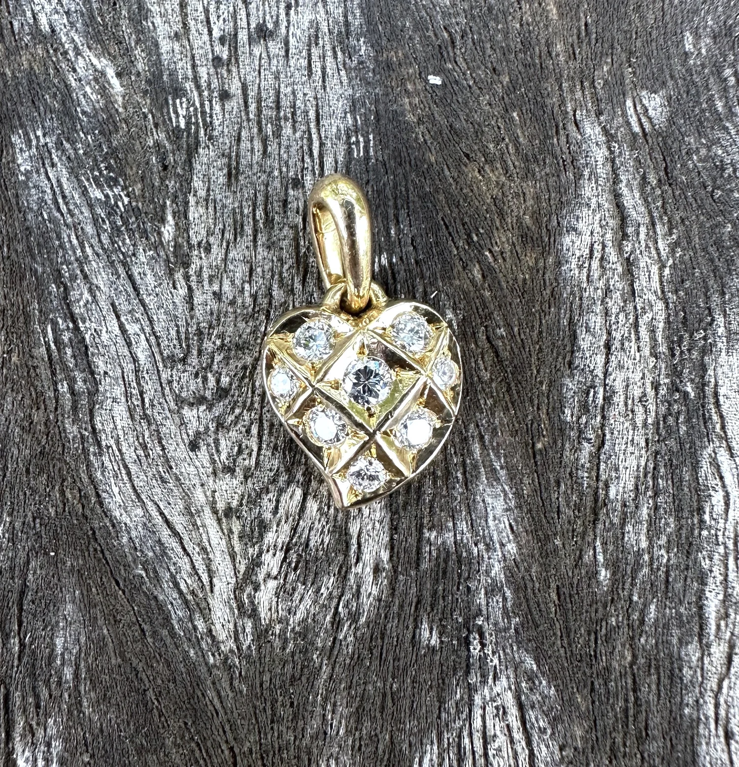 Cartier Paris, pendentif en forme de coeur en or jaune et diamants — Bijoux  Anciens Paris E-shop de Bijoux Anciens Vintage de luxe