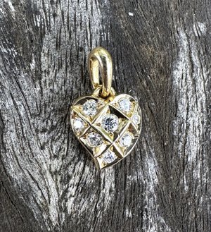 Cartier Paris, pendentif en forme de coeur en or jaune et diamants — Bijoux  Anciens Paris E-shop de Bijoux Anciens Vintage de luxe