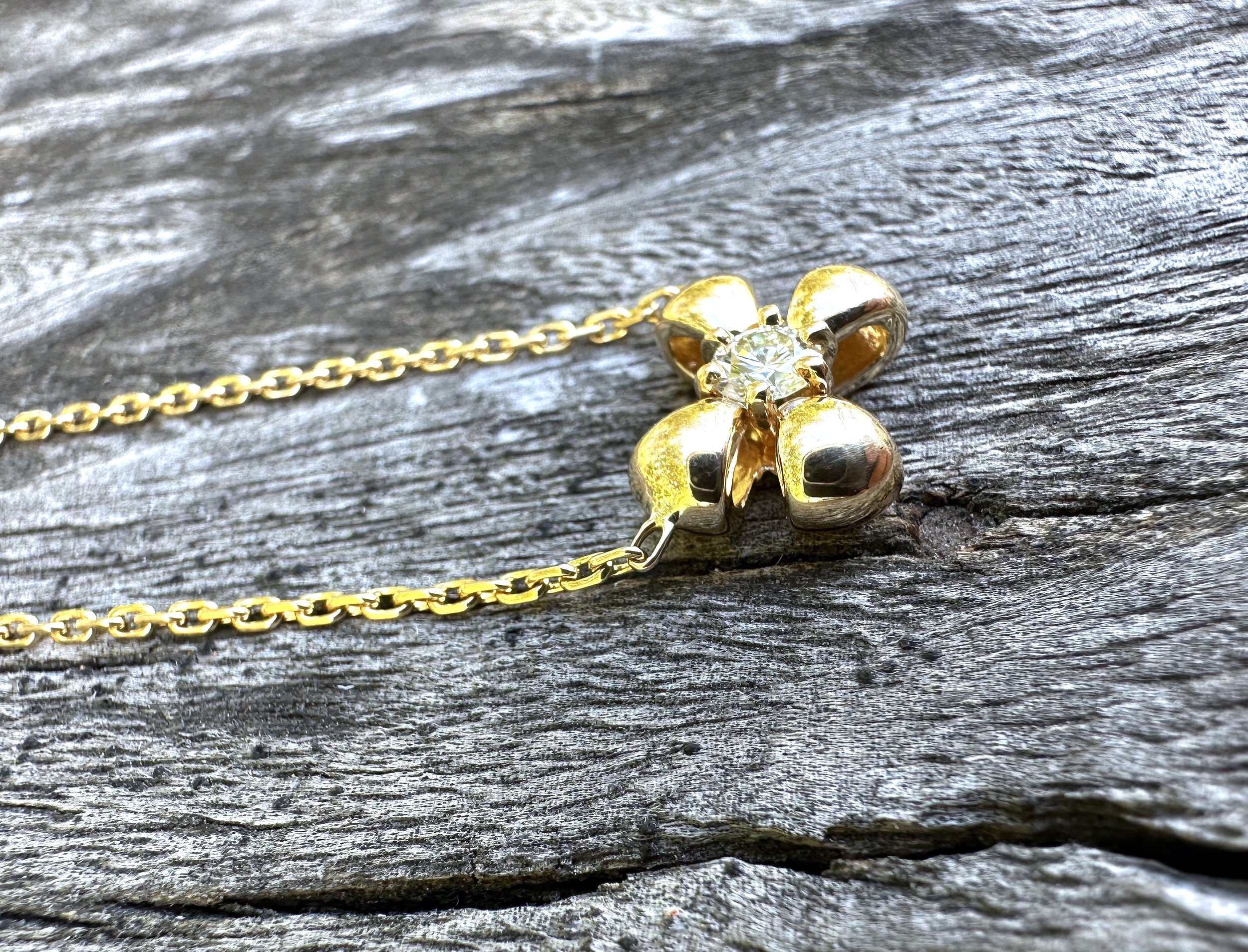 Collier Vintage Couleur Or Avec Maillons En Cœur Et Cristaux - Bijou Charmant, Très Bon état