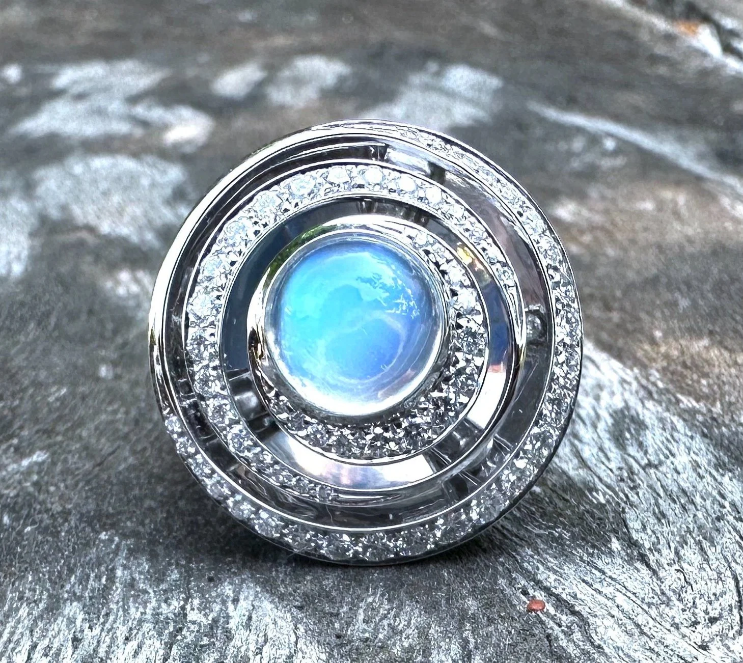 Boucheron, "Esmeralda" ring in white gold, moonstone and diamonds