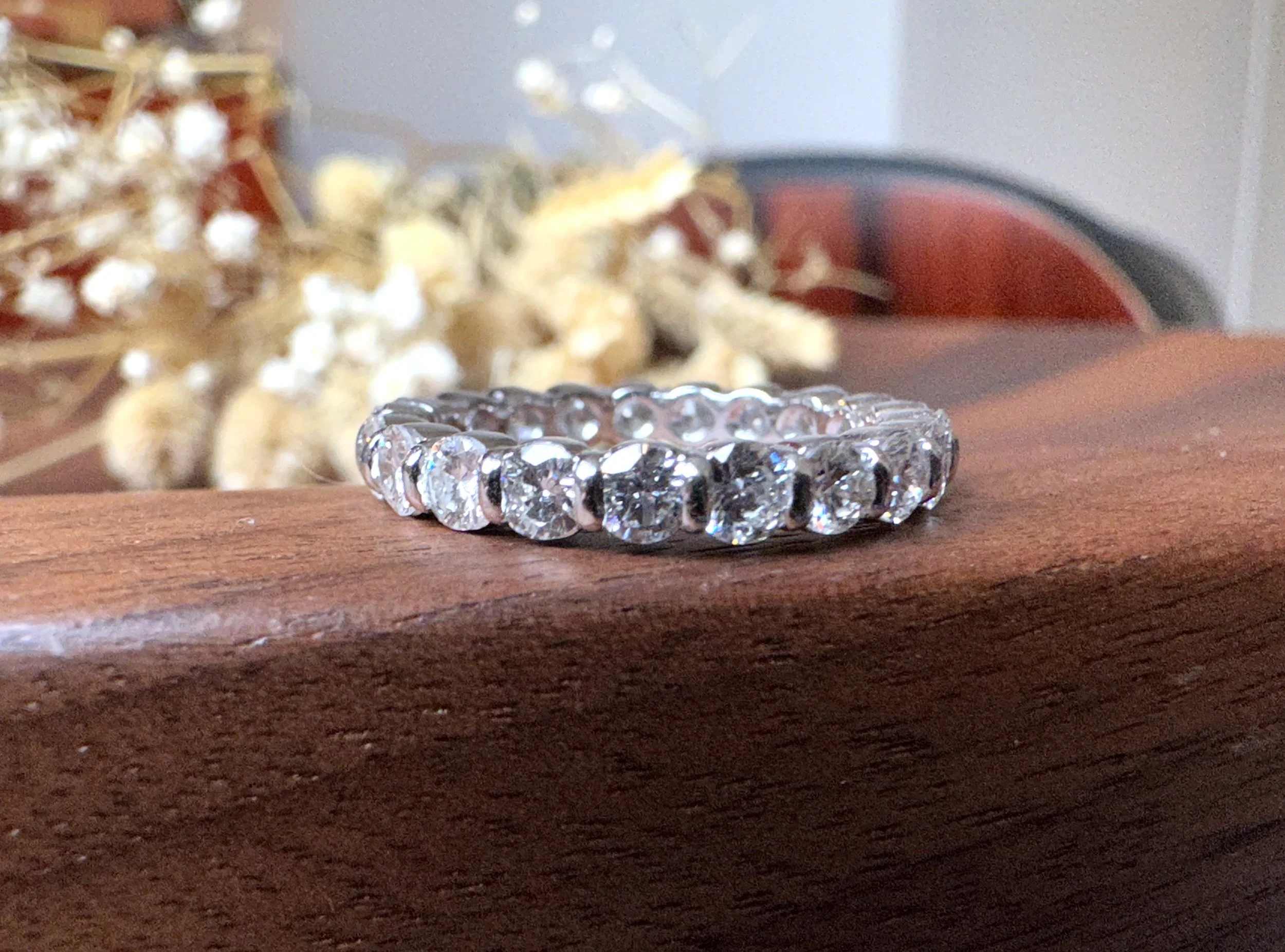 Alliance en or blanc et tour complet de diamants T52 — Bijoux