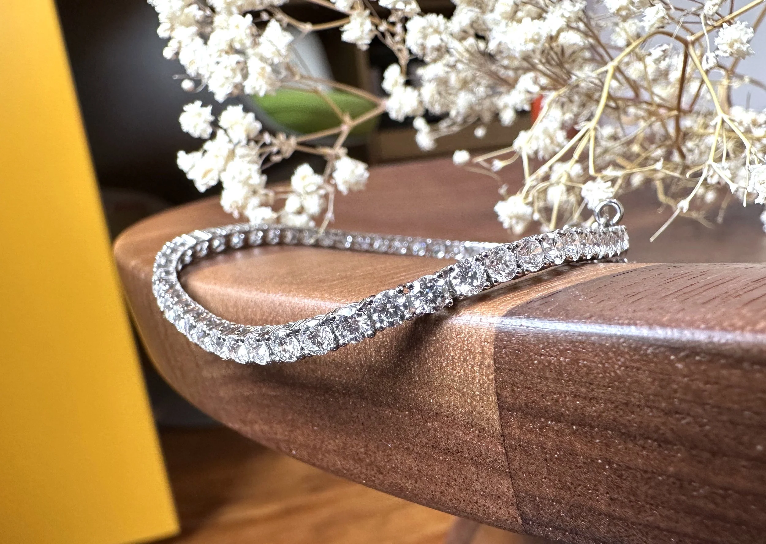 Magnifique bracelet ligne de diamants en or blanc — Bijoux Anciens Paris  E-shop de Bijoux Anciens Vintage de luxe