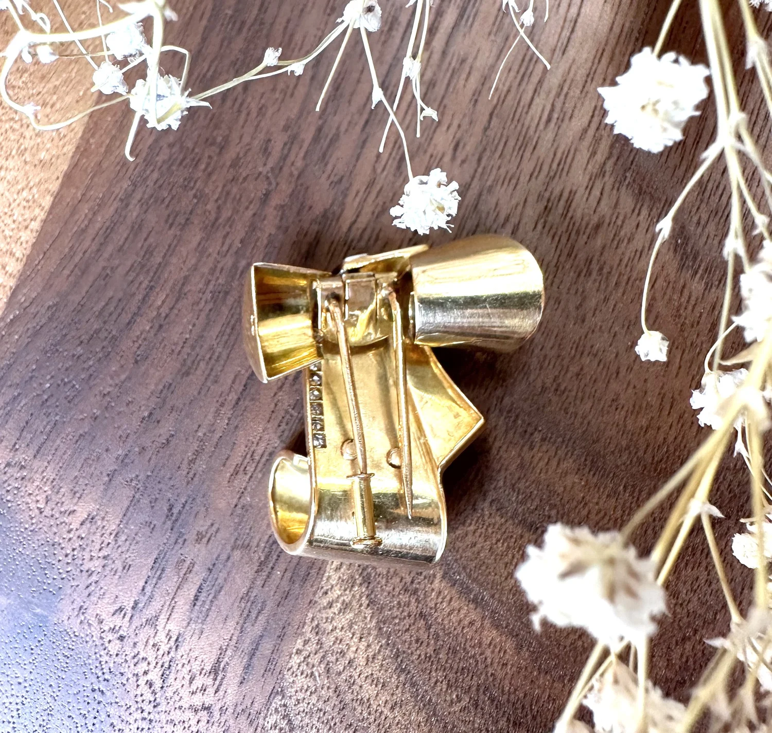 Broche Ancienne Vintage En Forme De Ruban - Plaquée Or - Occasion En Très Bon état