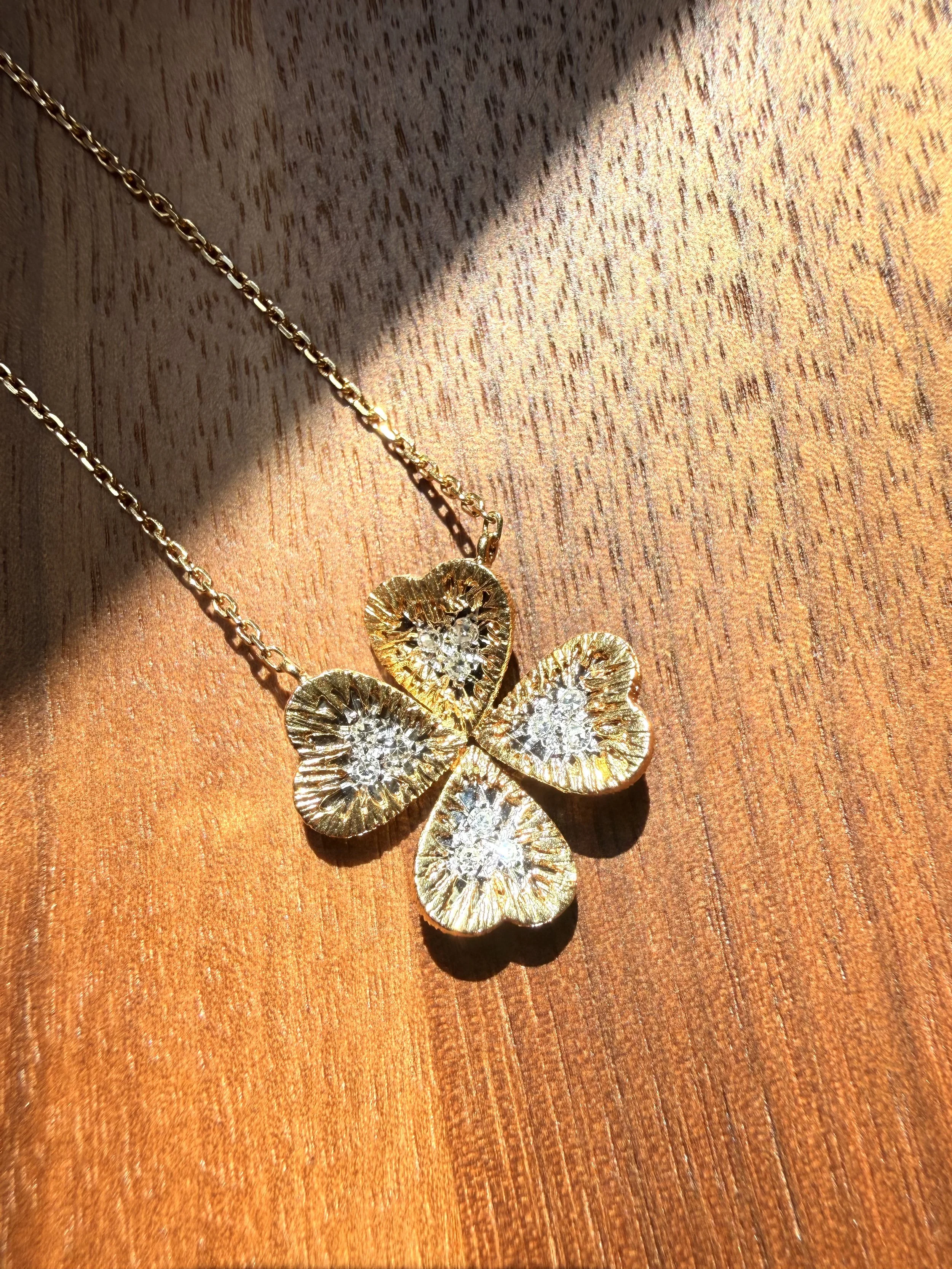 ADR3155-pendentif-trefle-collier-or-jaune-platine-diamants1.jpeg