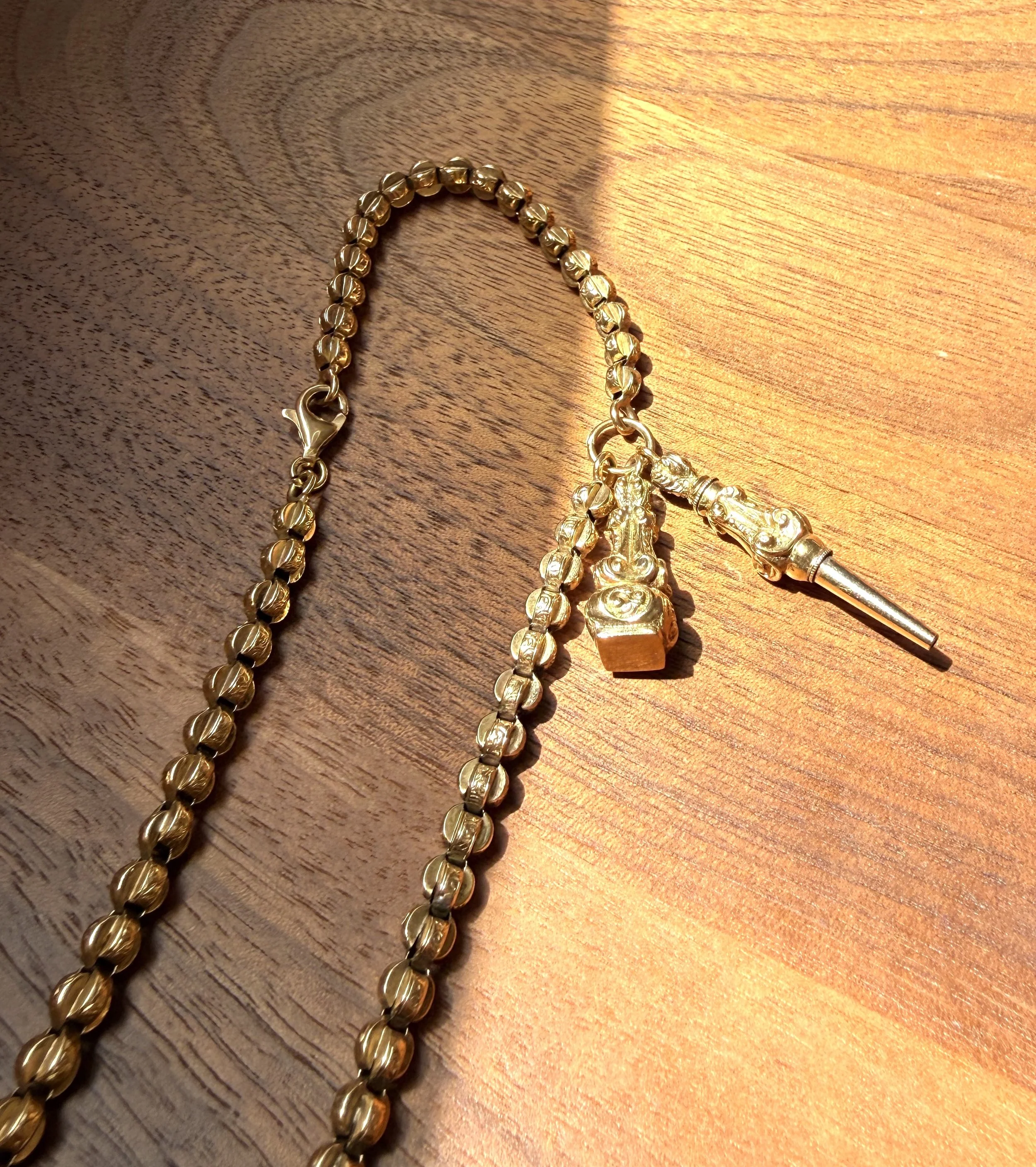 ADR3032-collier-ancien-or-jaune-pendentif-vintage-sceau-cachet-ancien-bijoux-paris-french6.jpeg