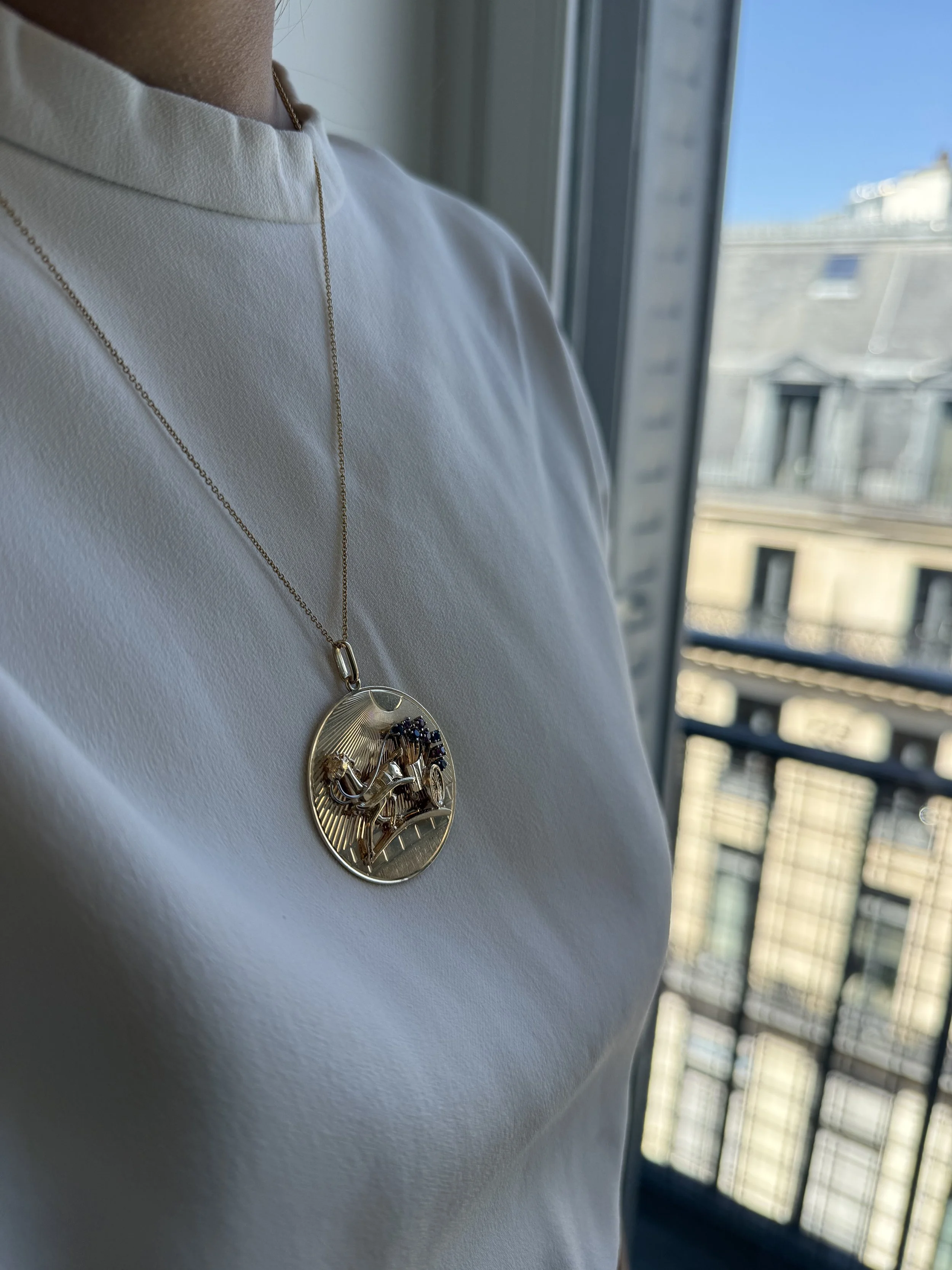 ADR2724-pendentif-or-jaune-pierre-chevaux-cadeau-naissance-anniversaire (2).jpeg