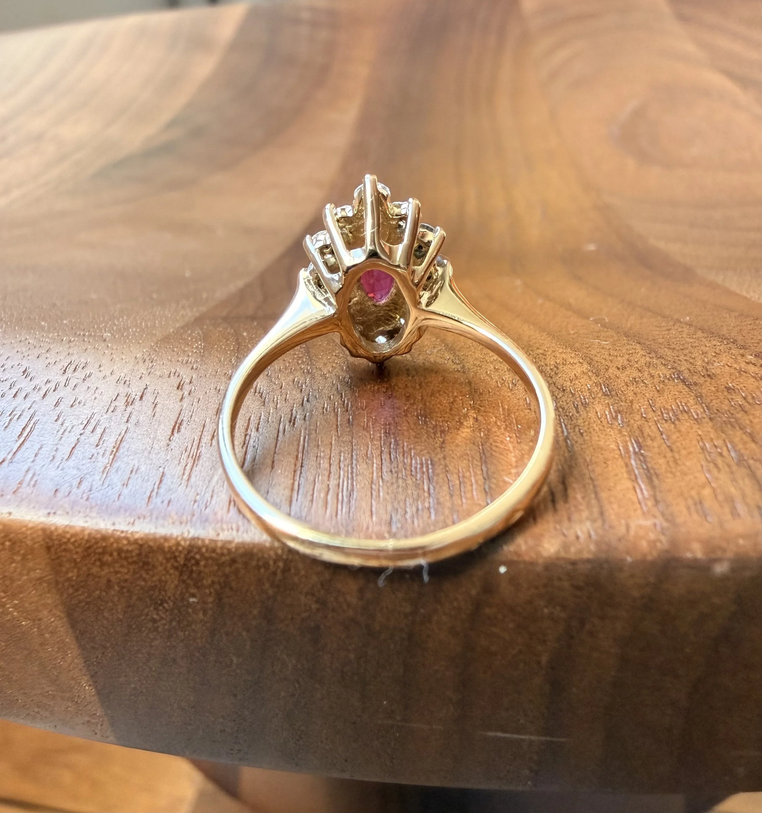 ADR3012-Bague-josephine-rubis-diamants-or-jaune-navette-marquise5.jpeg