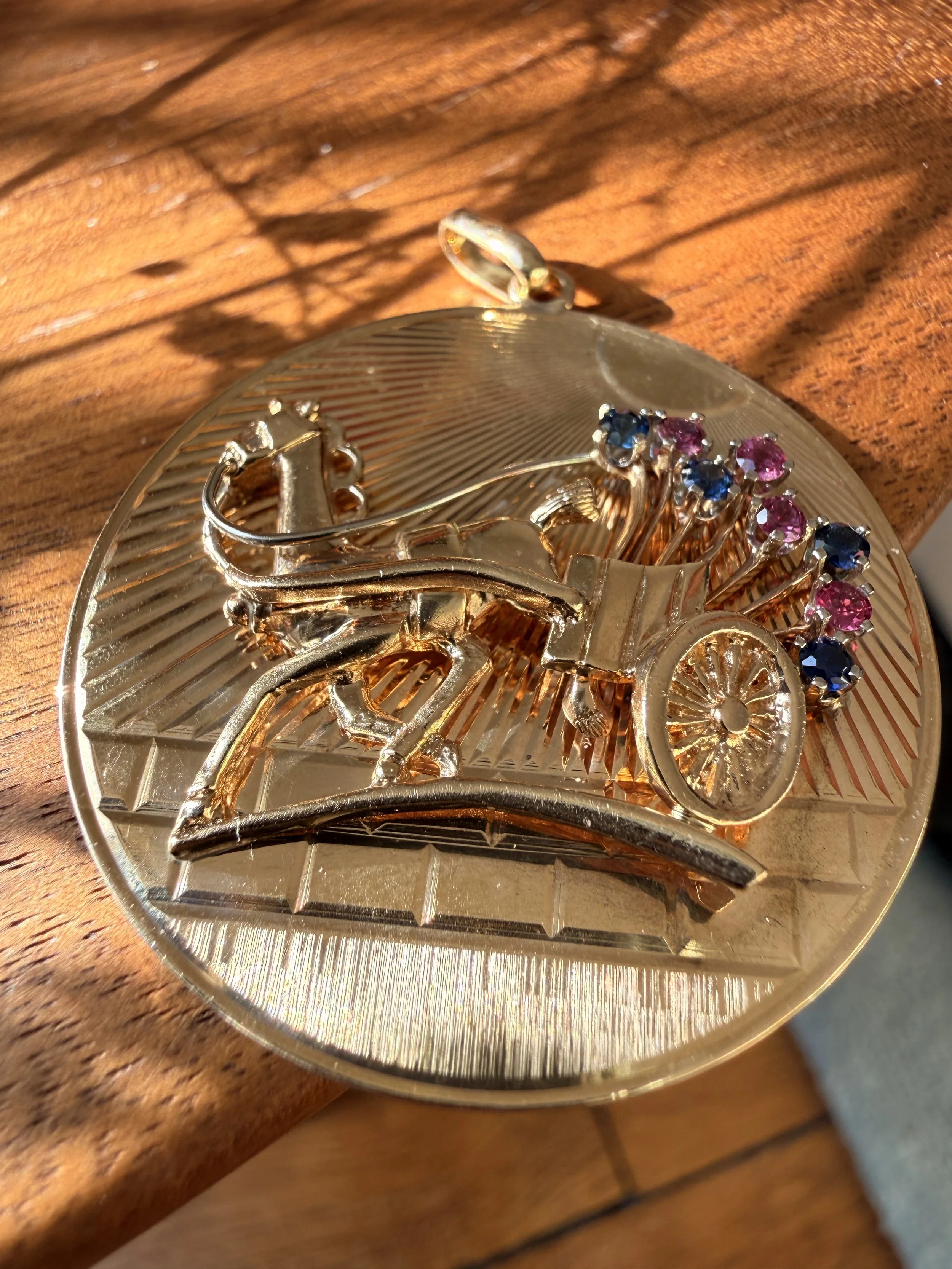 ADR2724-pendentif-or-rose-gold-14K-caleche-noel-cristmas-present-horse-horses-luck3.jpeg