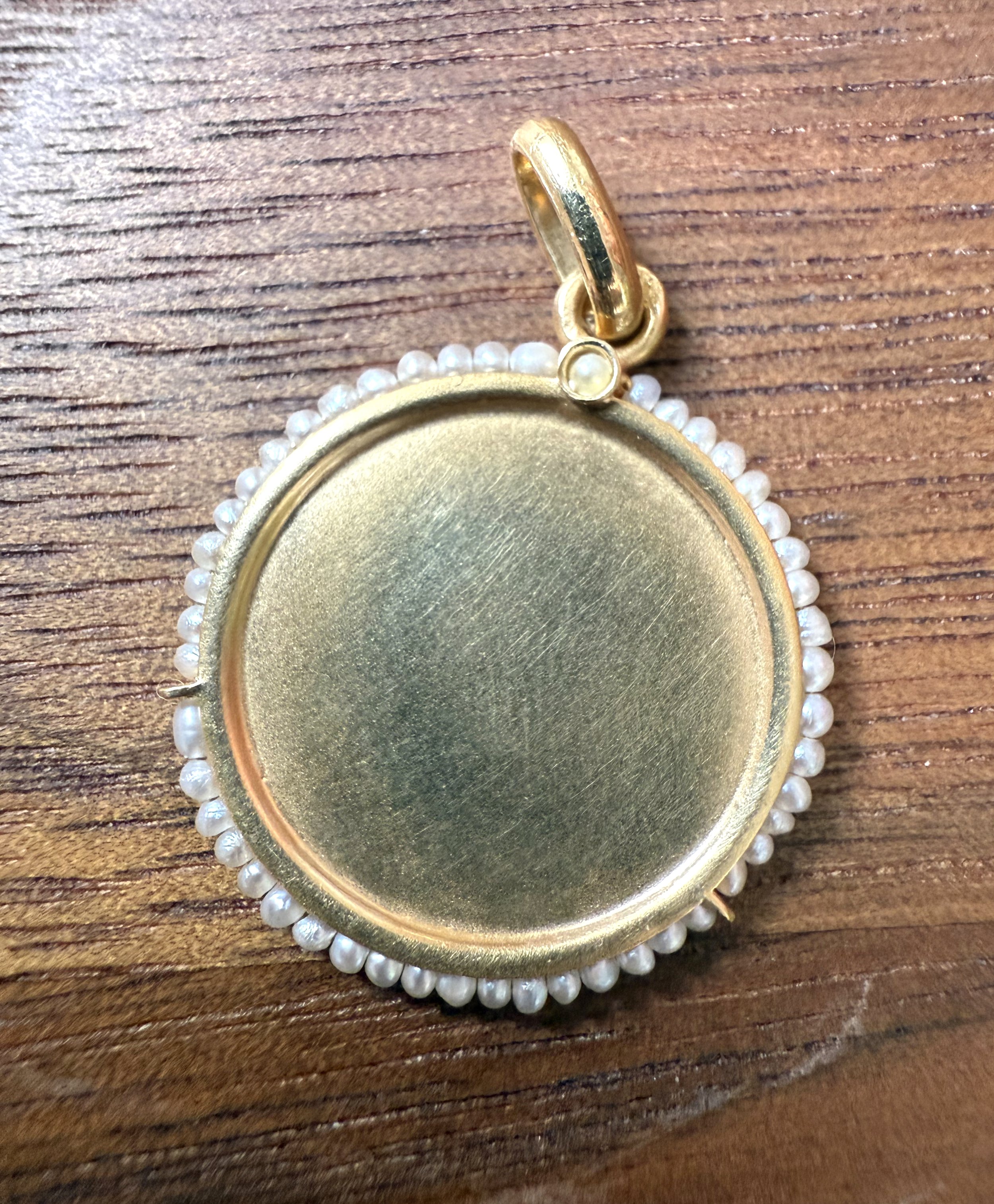 ADR2896-medaille-ange-raphael-or-jaune-perles2.jpeg