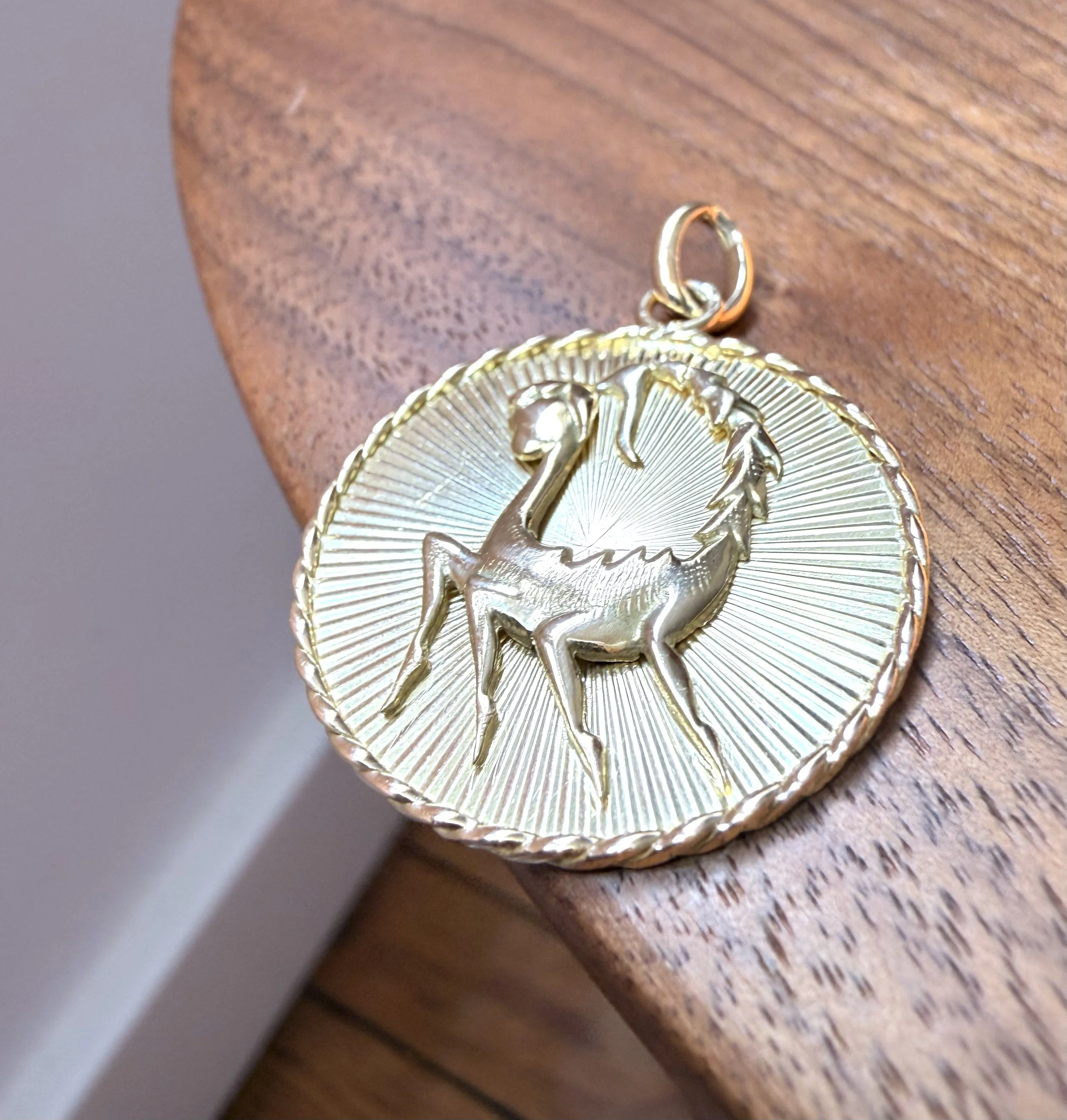 ADR2959-Pendentif-signe-astro-rayonnant-or-jaune-gold-pendant5.jpeg