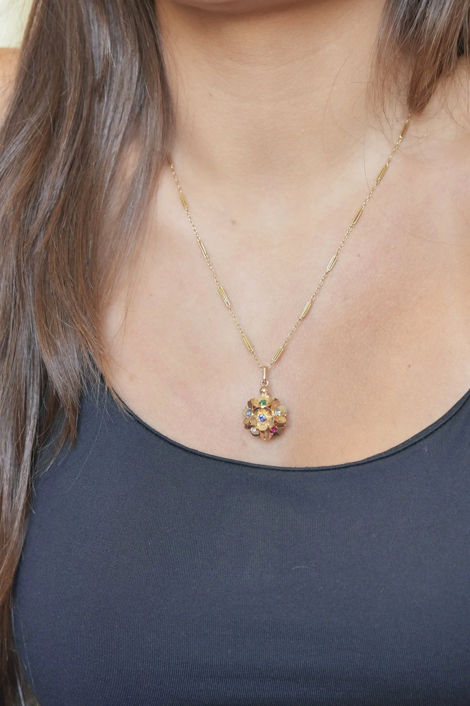 ADR3154-hippie-pendentif-multicolore-pierre-synthese-annee-1970-or-rose1.jpg