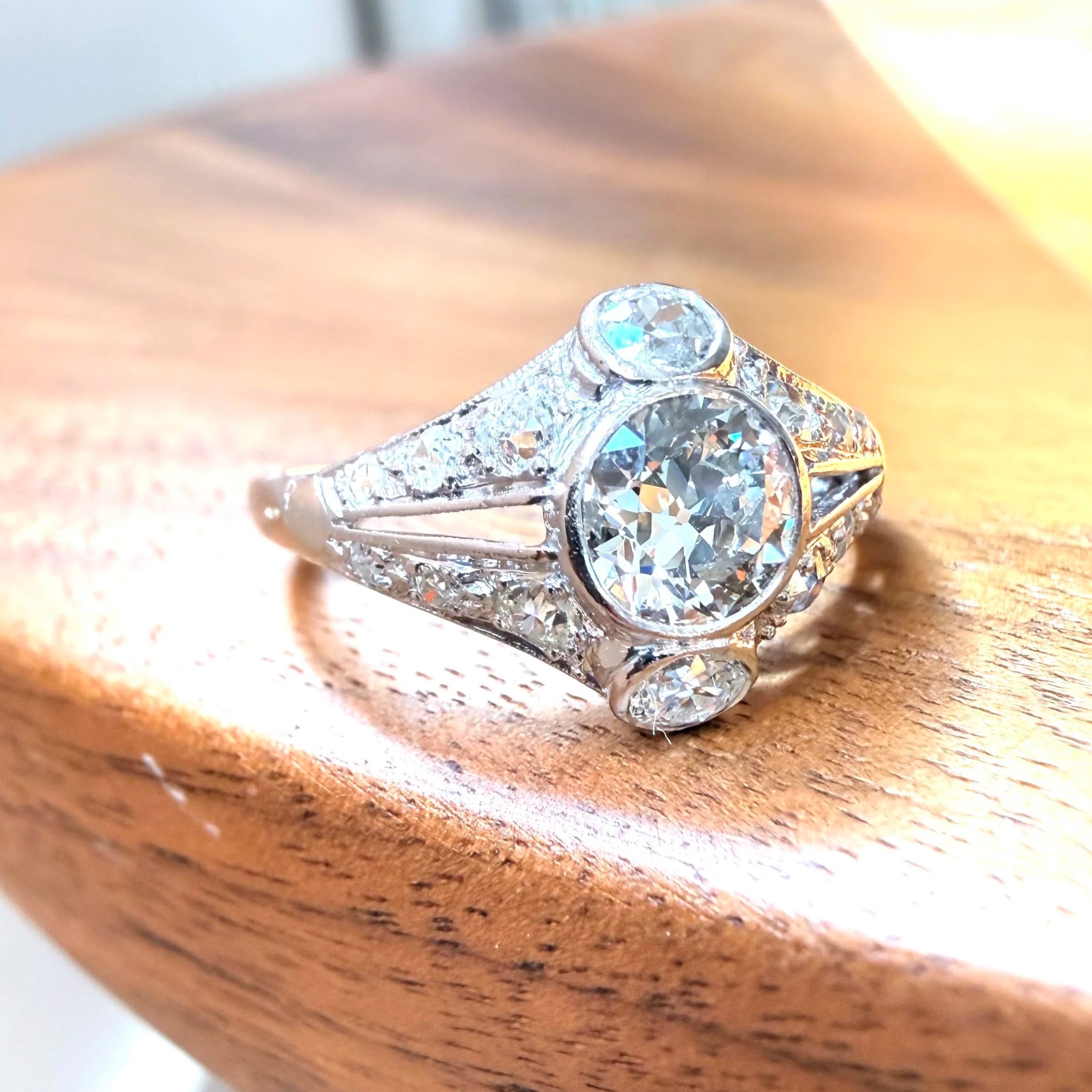 ADR3022-caramel-bague-ancienne-art-deco-diamants-bombee-dentelle-rare-french-parisienne-fiancailles-mariage-wedding3.jpg