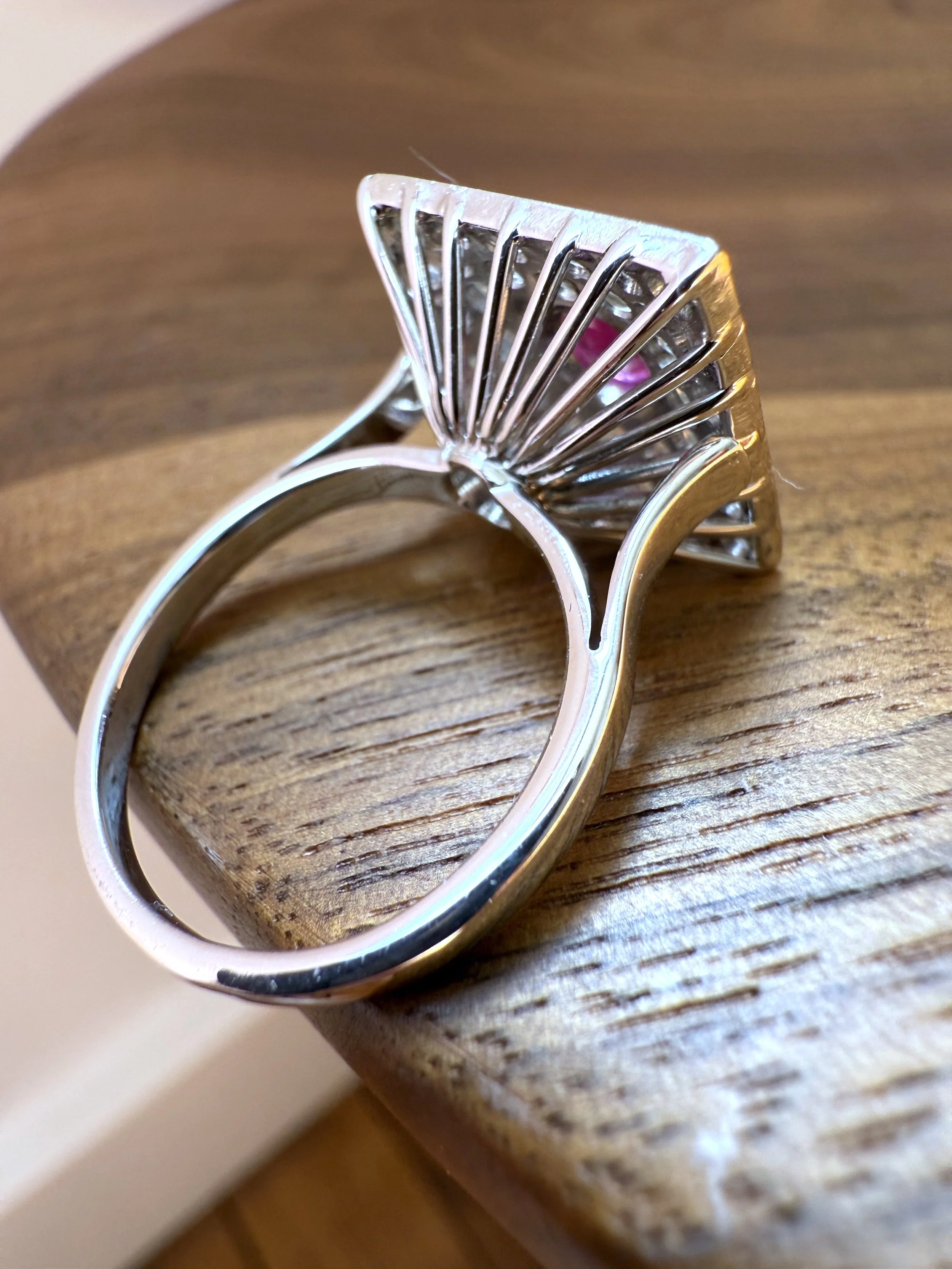 ADR2944-bague-diamants-rubis-carré-cadeau-fiancaille-mariage-naissance-wedding-anniversaire.jpeg (6).jpeg