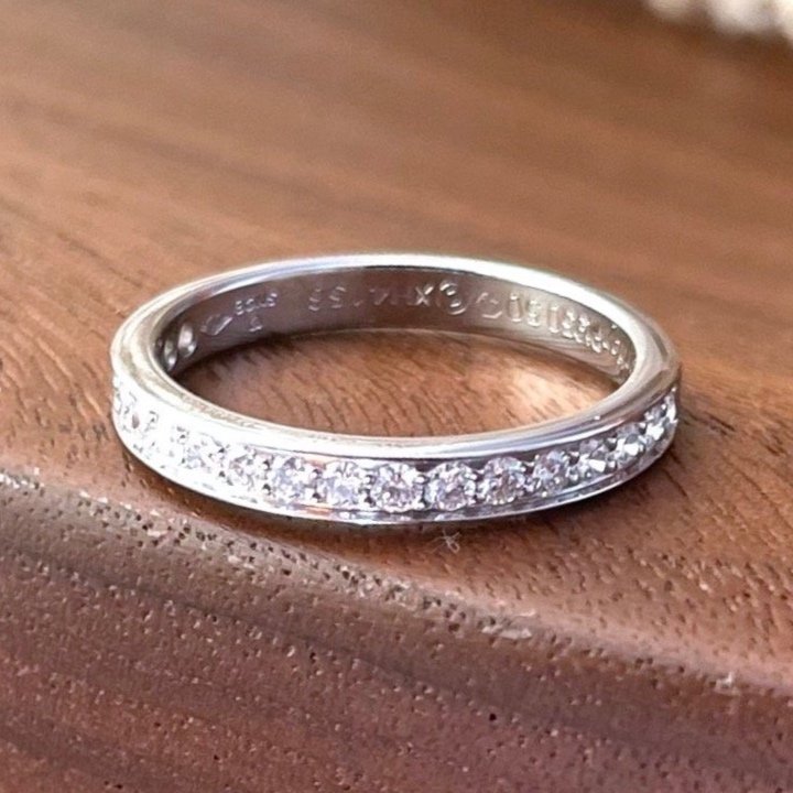 Cartier, Alliance en platine et diamants "1895" T50