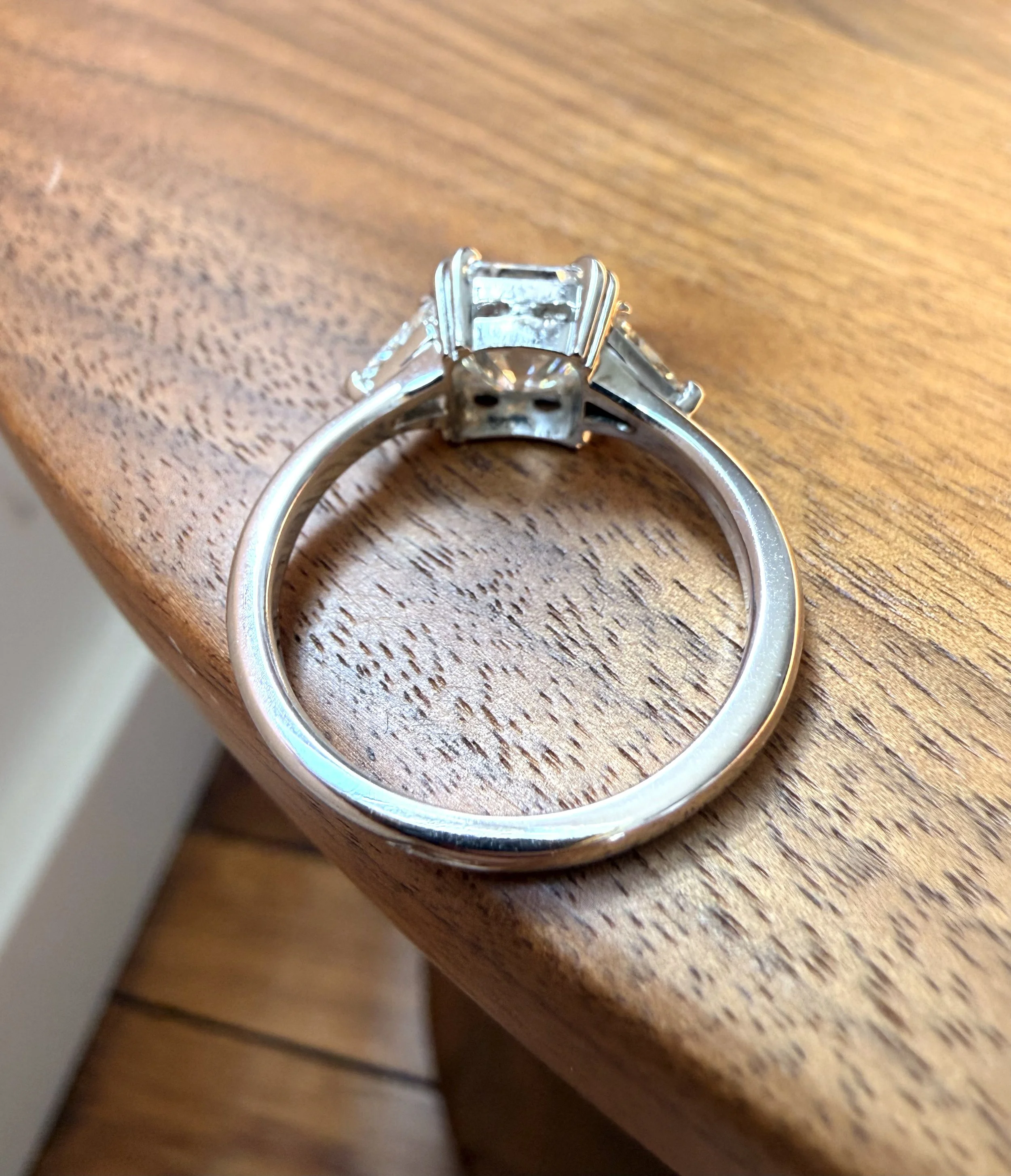 ADR3076-Thelma-Bague-ancienne-platine-diamants-taille rectangulaire-fiancialles-mariage-wedding-ring4.jpeg