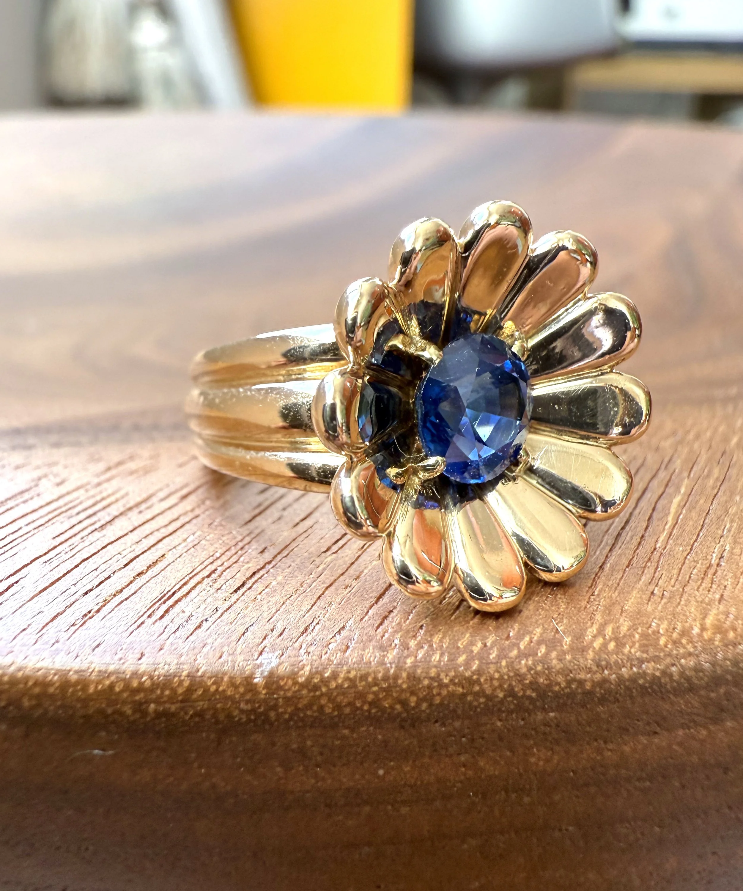 ADR2840-bague-or-jaune-saphir-l-agathea-cadeau-naissance-mariage-fiancaille-anniversaire (2).jpeg