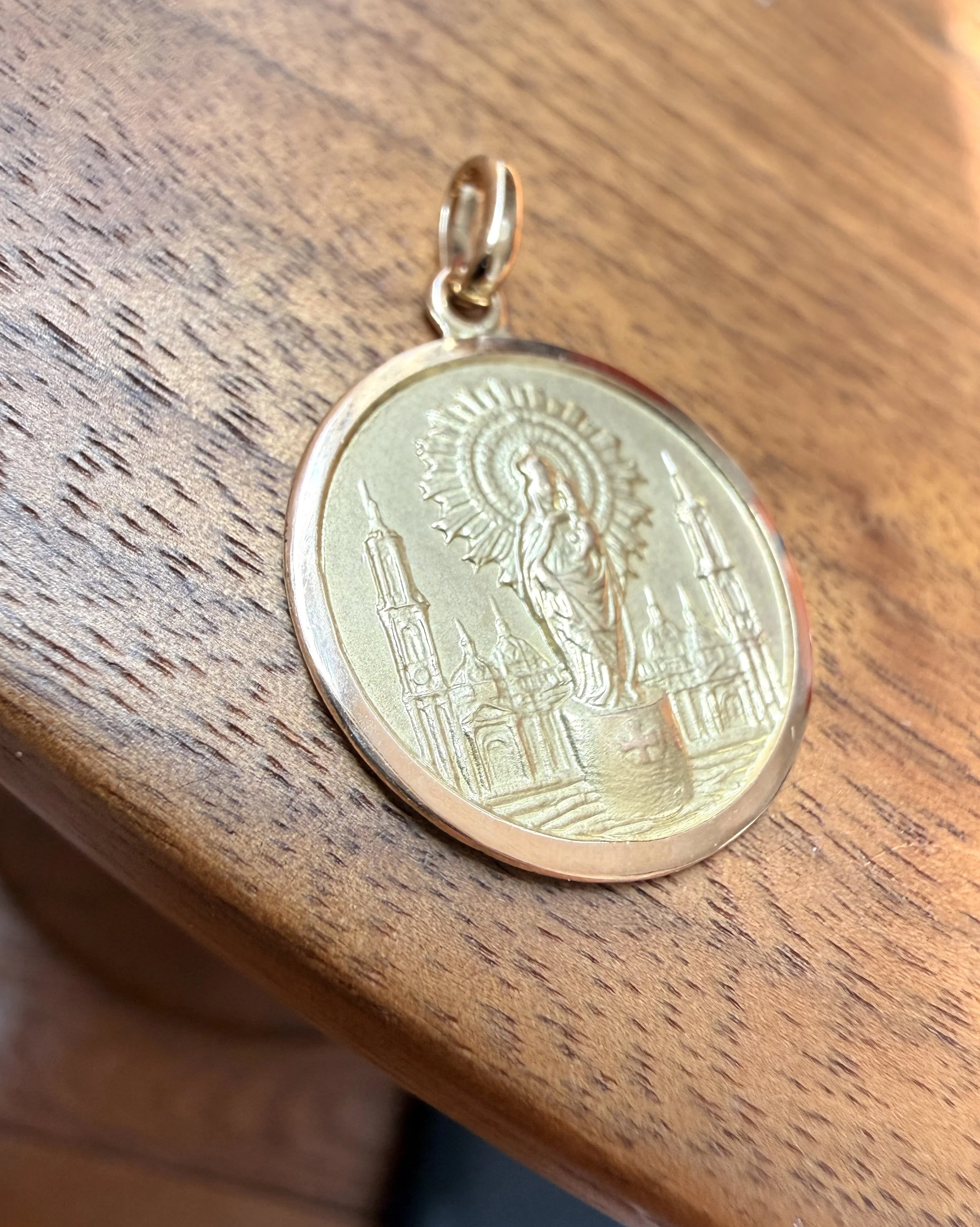 ADR2972-medaille-vierge-or3.jpeg