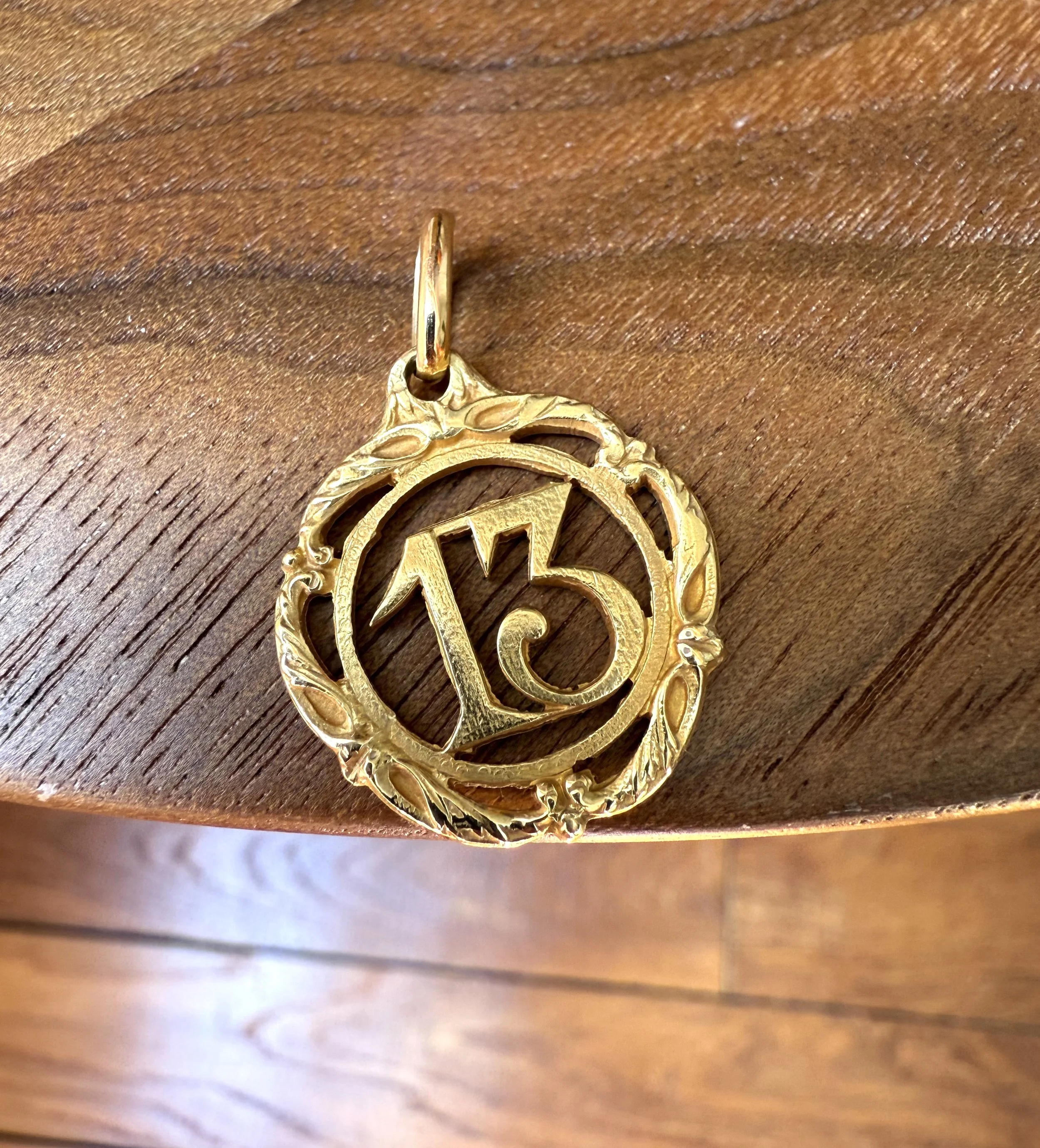 ADR2001-pendentif-or-jaune-treize-cadeau-chance-porte-bonheur-naissance-anniversaire.jpeg