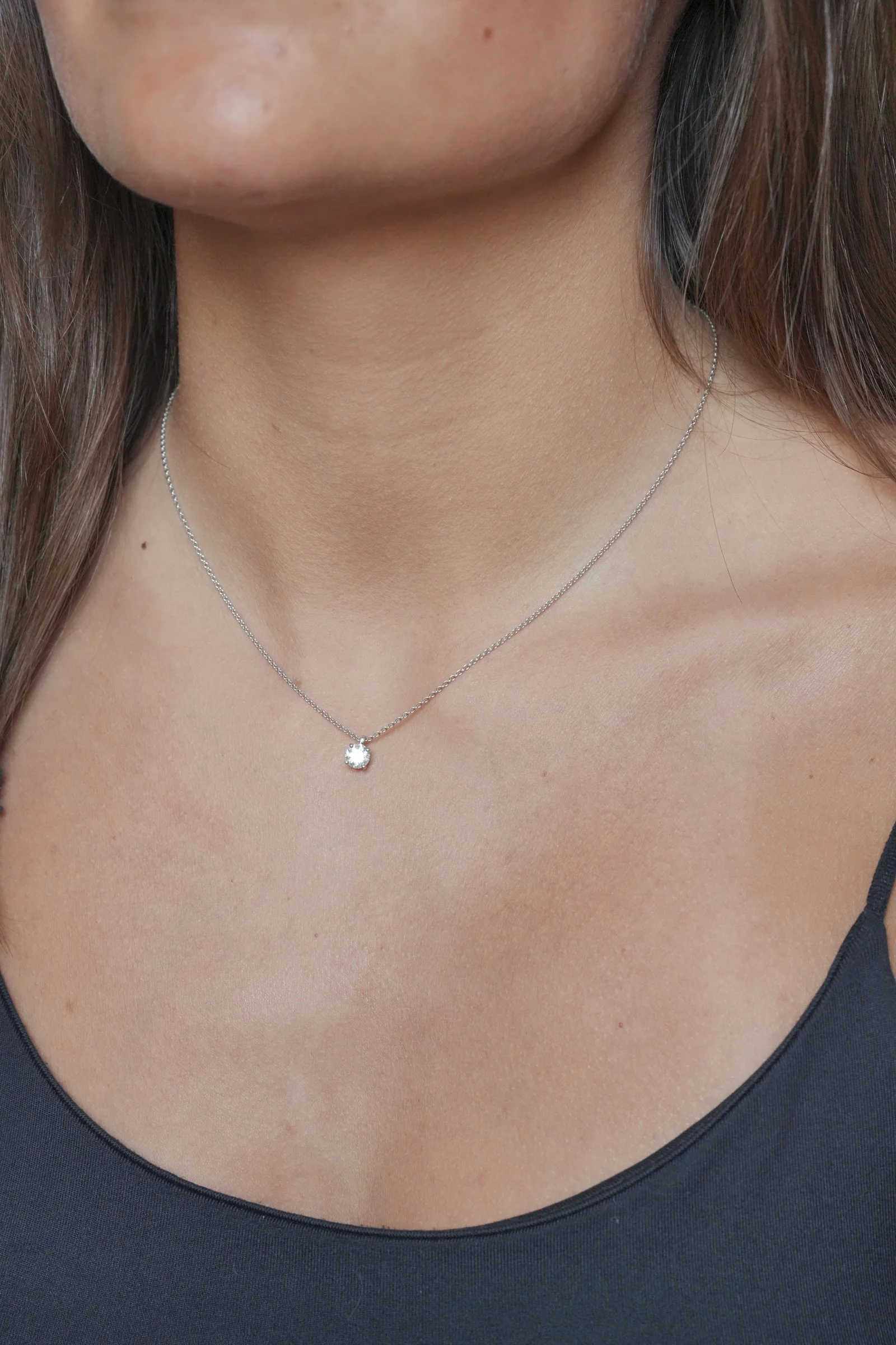 ADR3159-collier-solitaire-or-blanc-diamant2.jpg