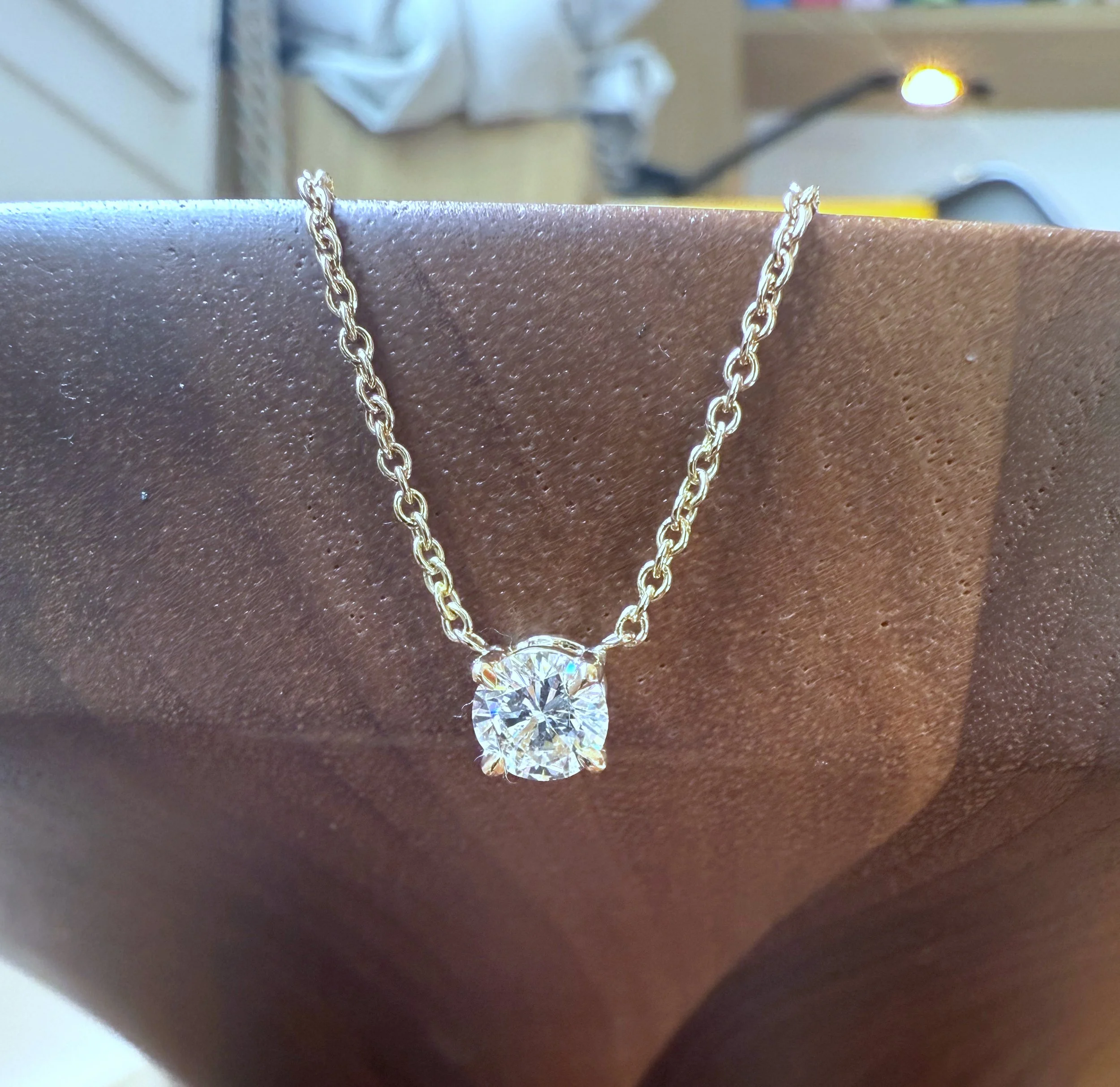 Collier solitaire en or jaune et diamant 0,50ct avec certificat HRD E - VS2