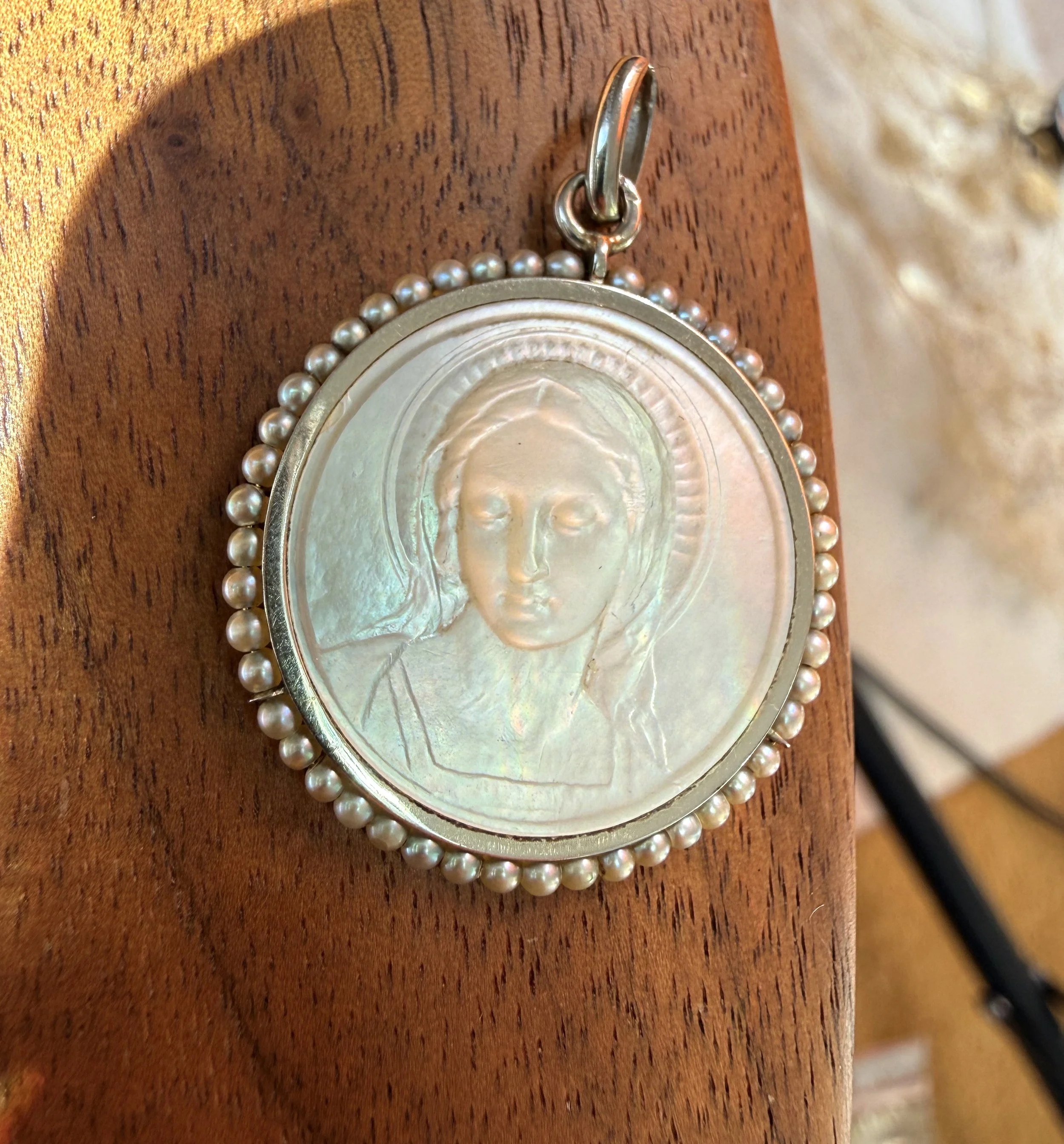 ADR2757-vierge-nacre-mother-of-pearl-blanche-virgin6.jpeg